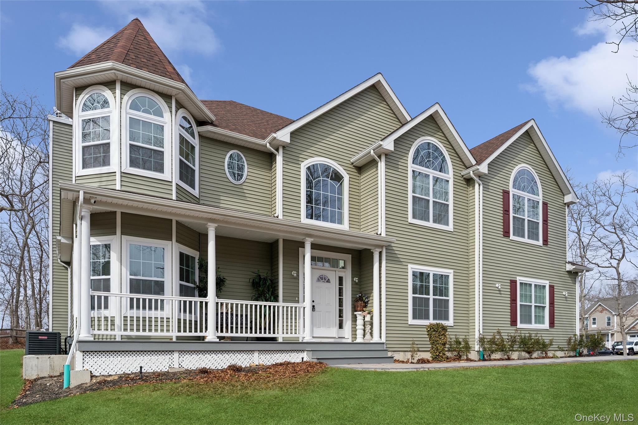 #2 photo, 16 Gateway Court, Hampton Bays , NY 11946