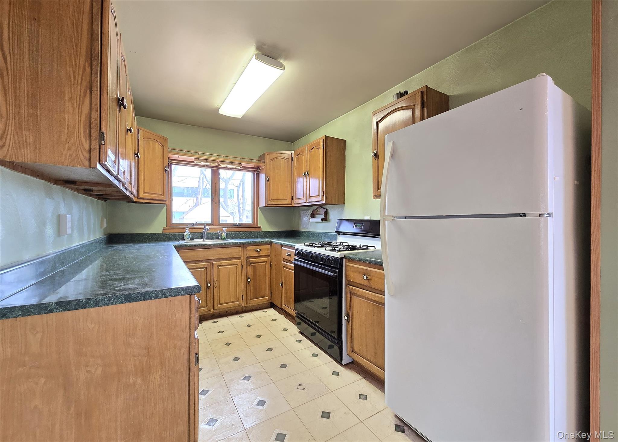 #2 photo, 49 Lakewood Avenue, সাফোক কাউন্টি Ronkonkoma , NY 11779