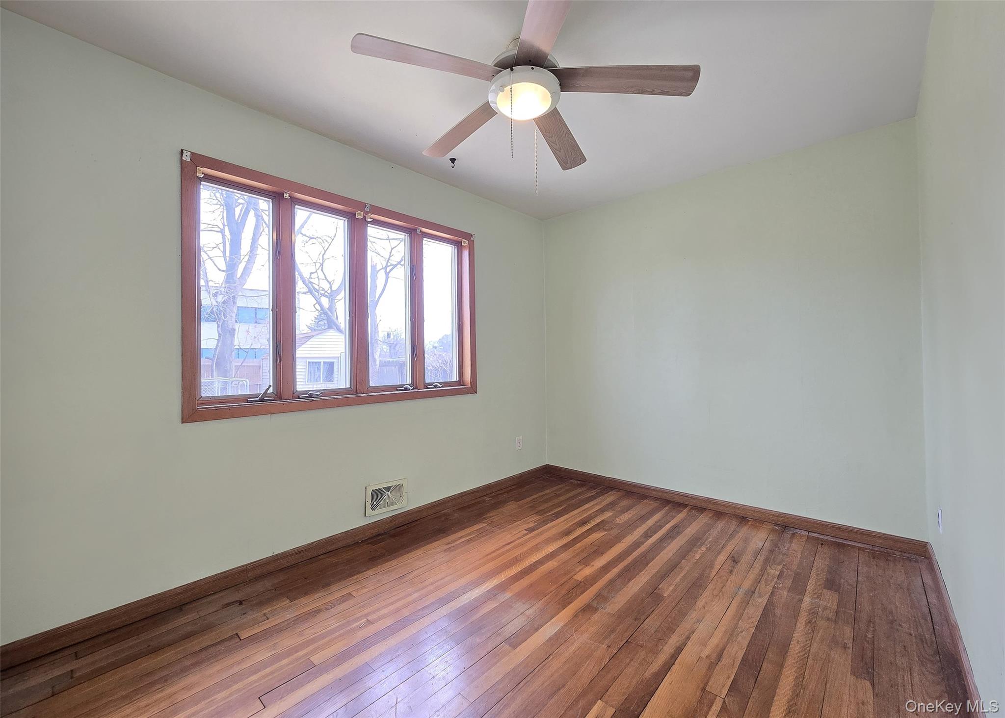 #5 photo, 49 Lakewood Avenue, সাফোক কাউন্টি Ronkonkoma , NY 11779