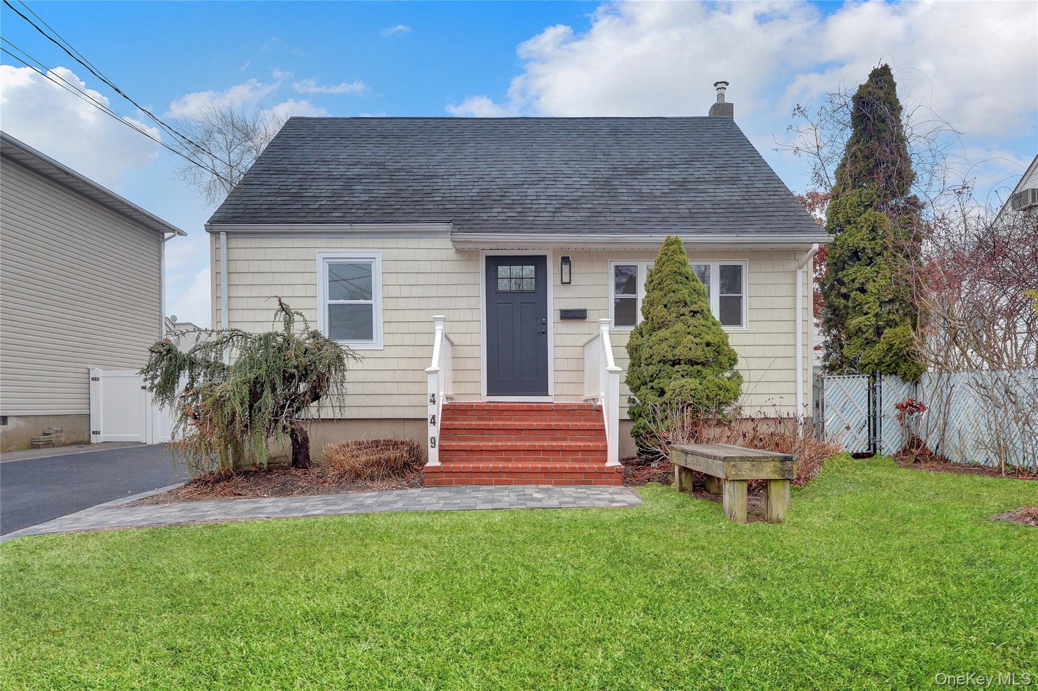 #1 photo, 449 N Indiana Avenue, Lindenhurst , NY 11757