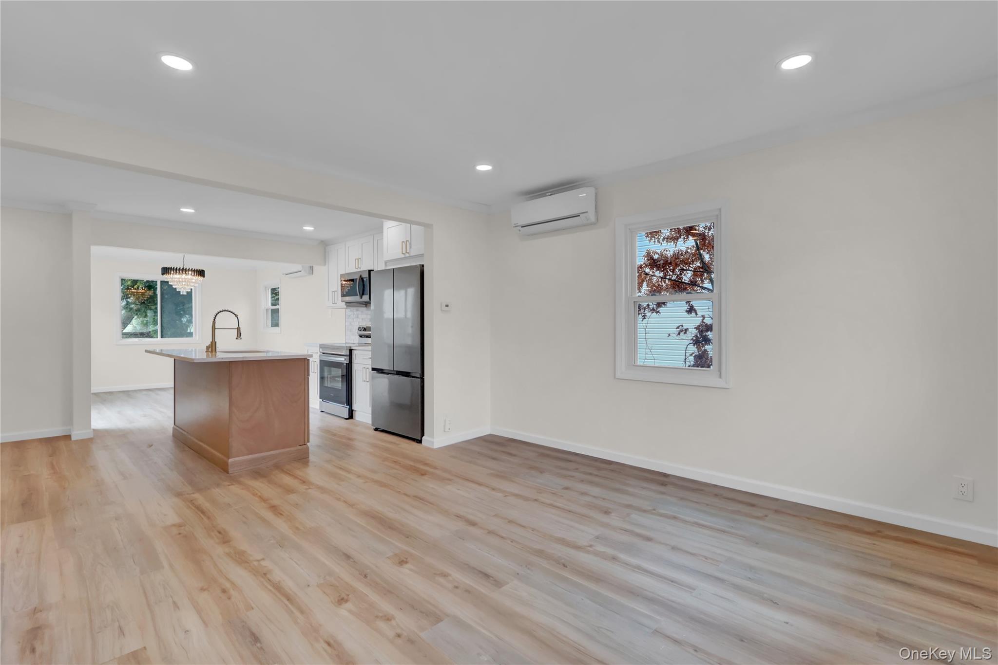 #7 photo, 449 N Indiana Avenue, Lindenhurst , NY 11757