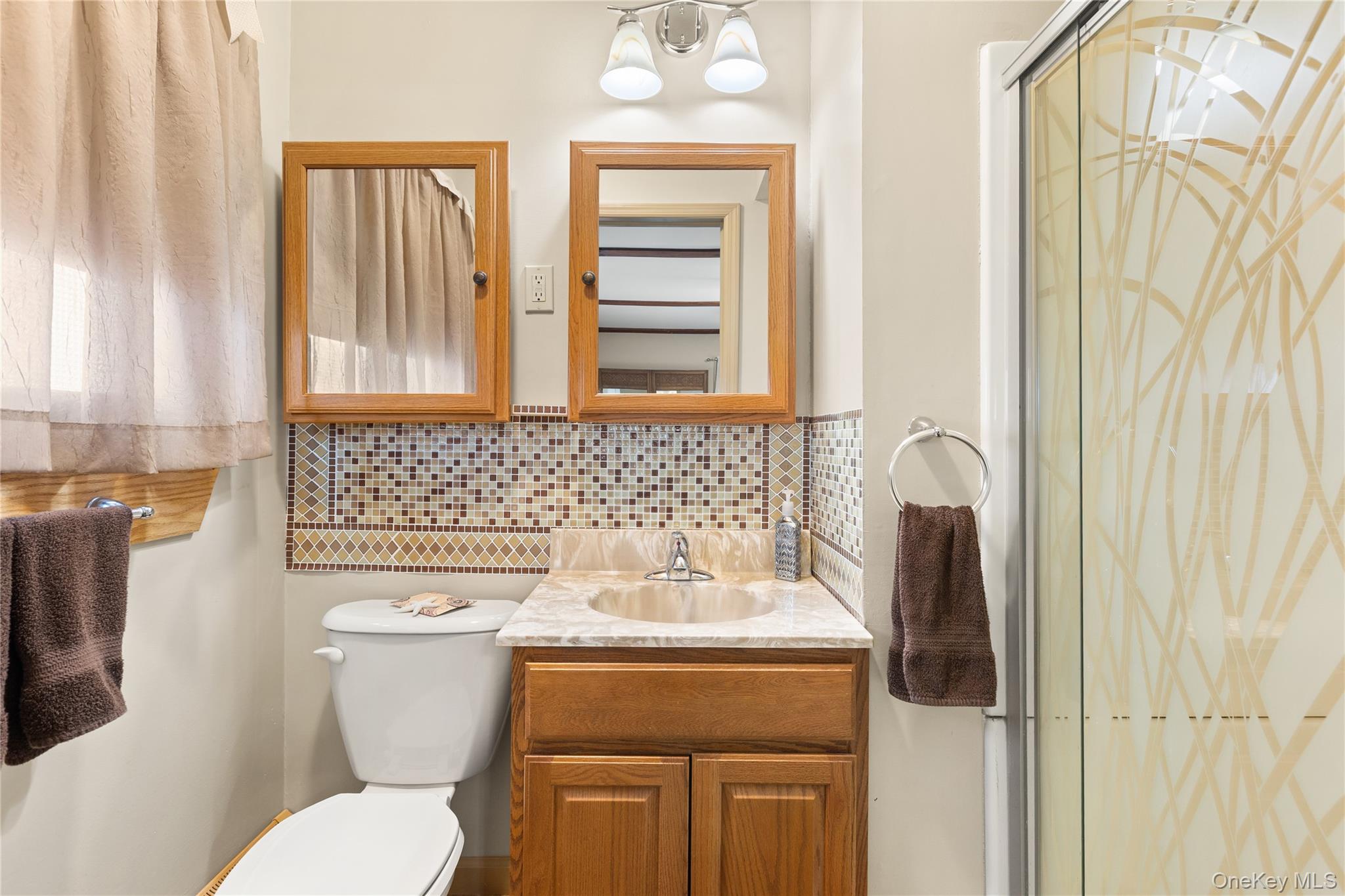 #15 photo, 7 Montgomery Lane, সাফোক কাউন্টি Bay Shore , NY 11706