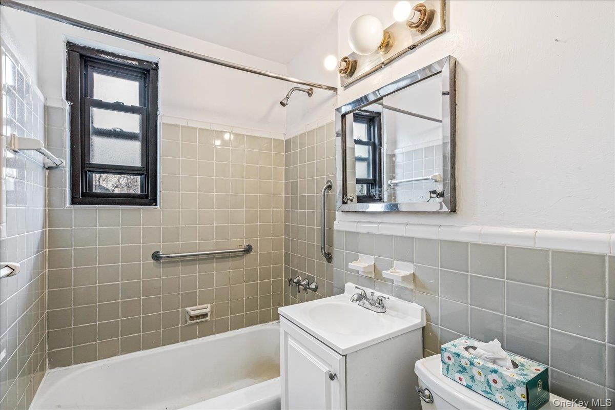 #18 photo, 58-33 246th Crescent, Douglaston , NY 11362