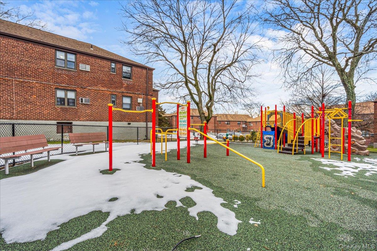 #19 photo, 58-33 246th Crescent, Douglaston , NY 11362