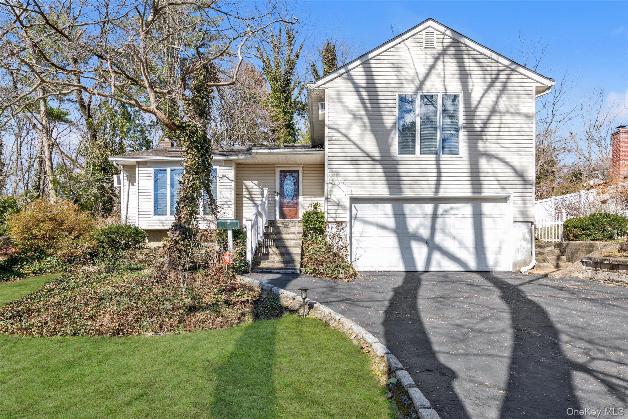 #1 photo, 10 Sycamore Road, Glen Cove , NY 11542