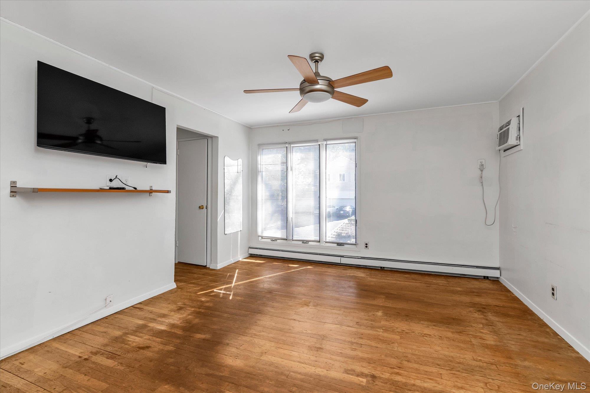 #12 photo, 10 Sycamore Road, Glen Cove , NY 11542