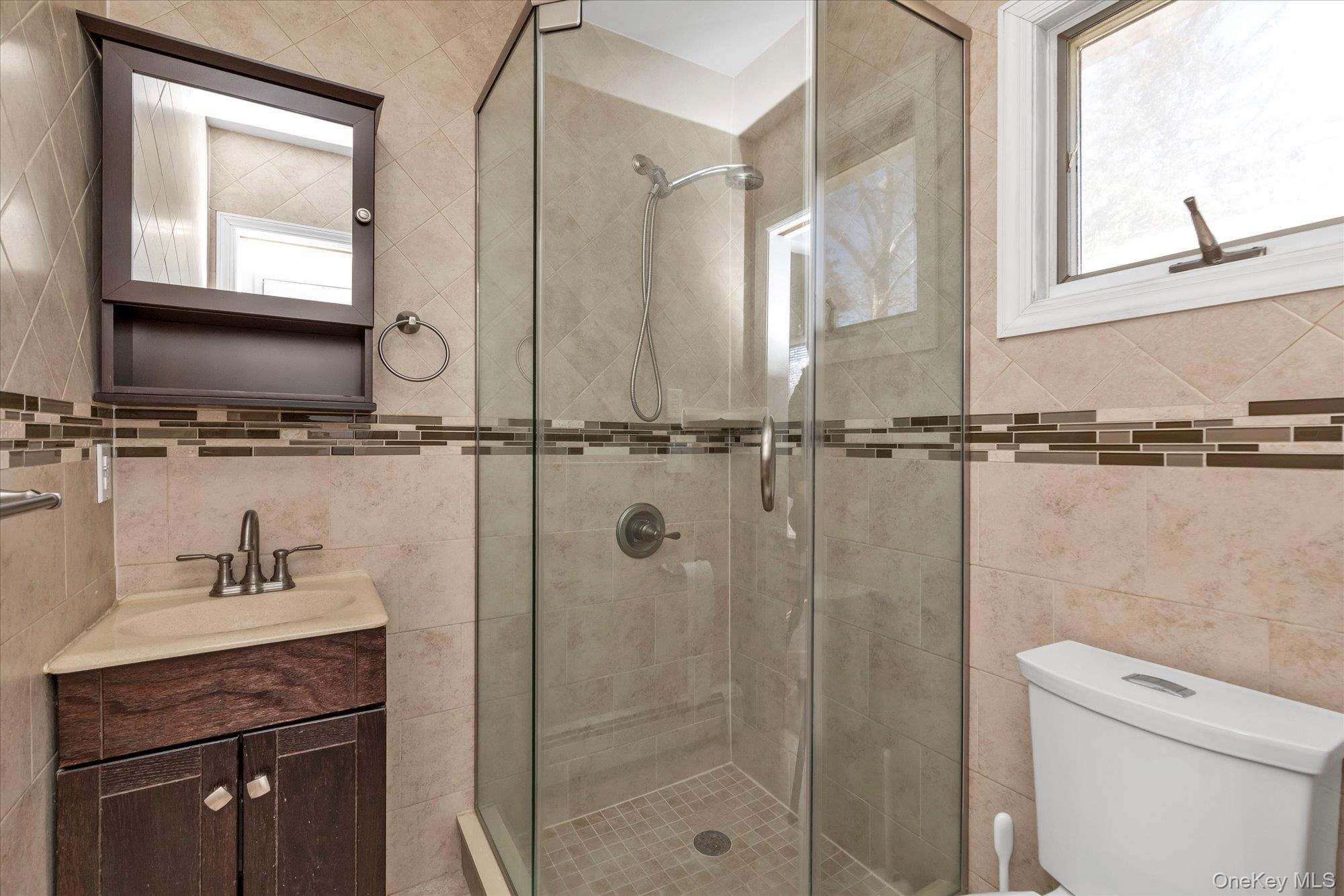 #13 photo, 10 Sycamore Road, Glen Cove , NY 11542