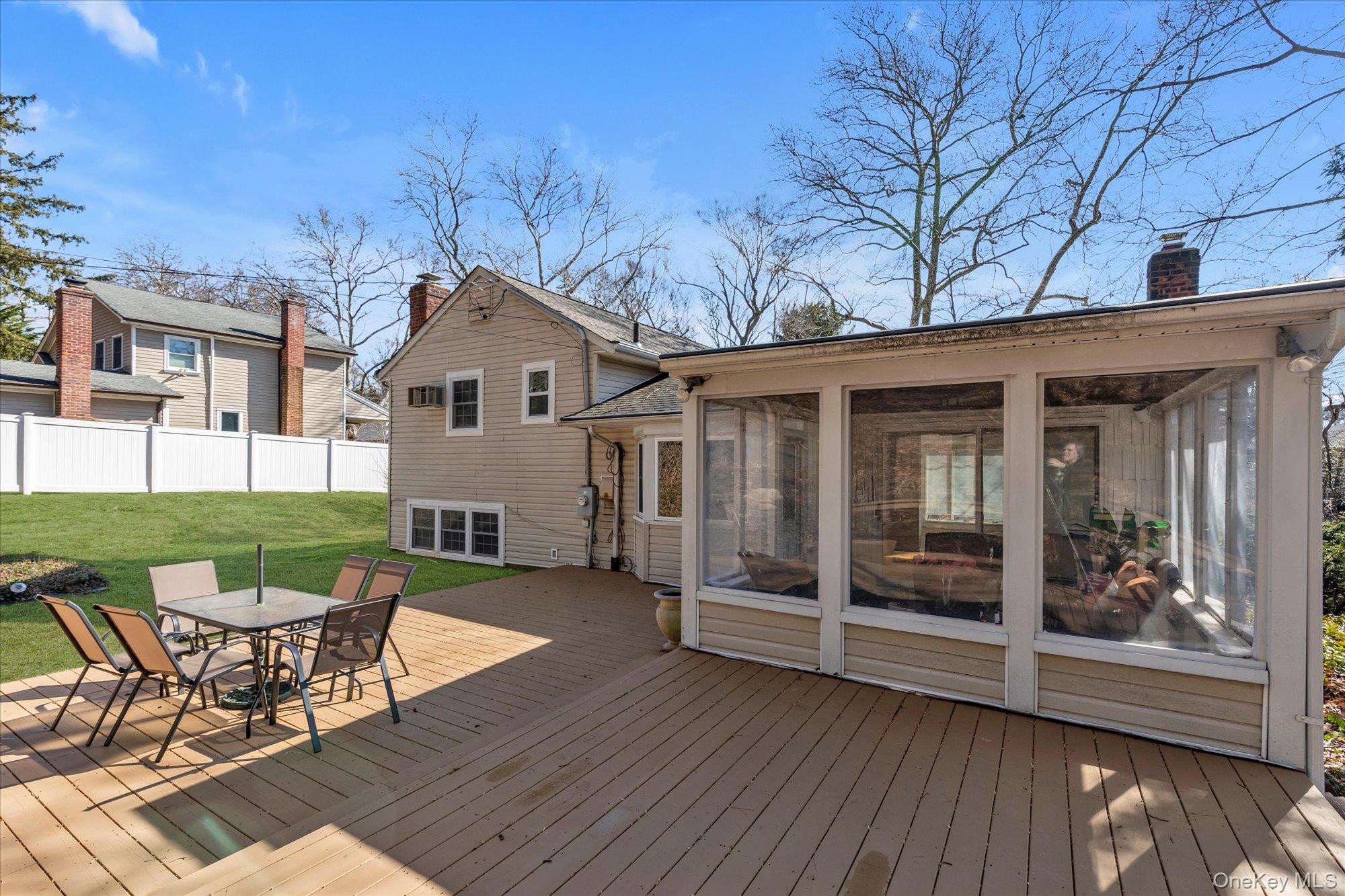 #18 photo, 10 Sycamore Road, Glen Cove , NY 11542