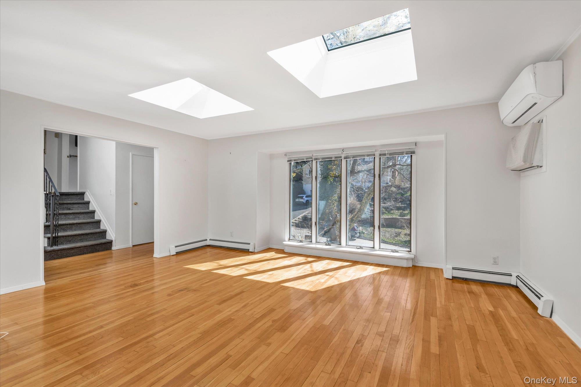 #2 photo, 10 Sycamore Road, Glen Cove , NY 11542