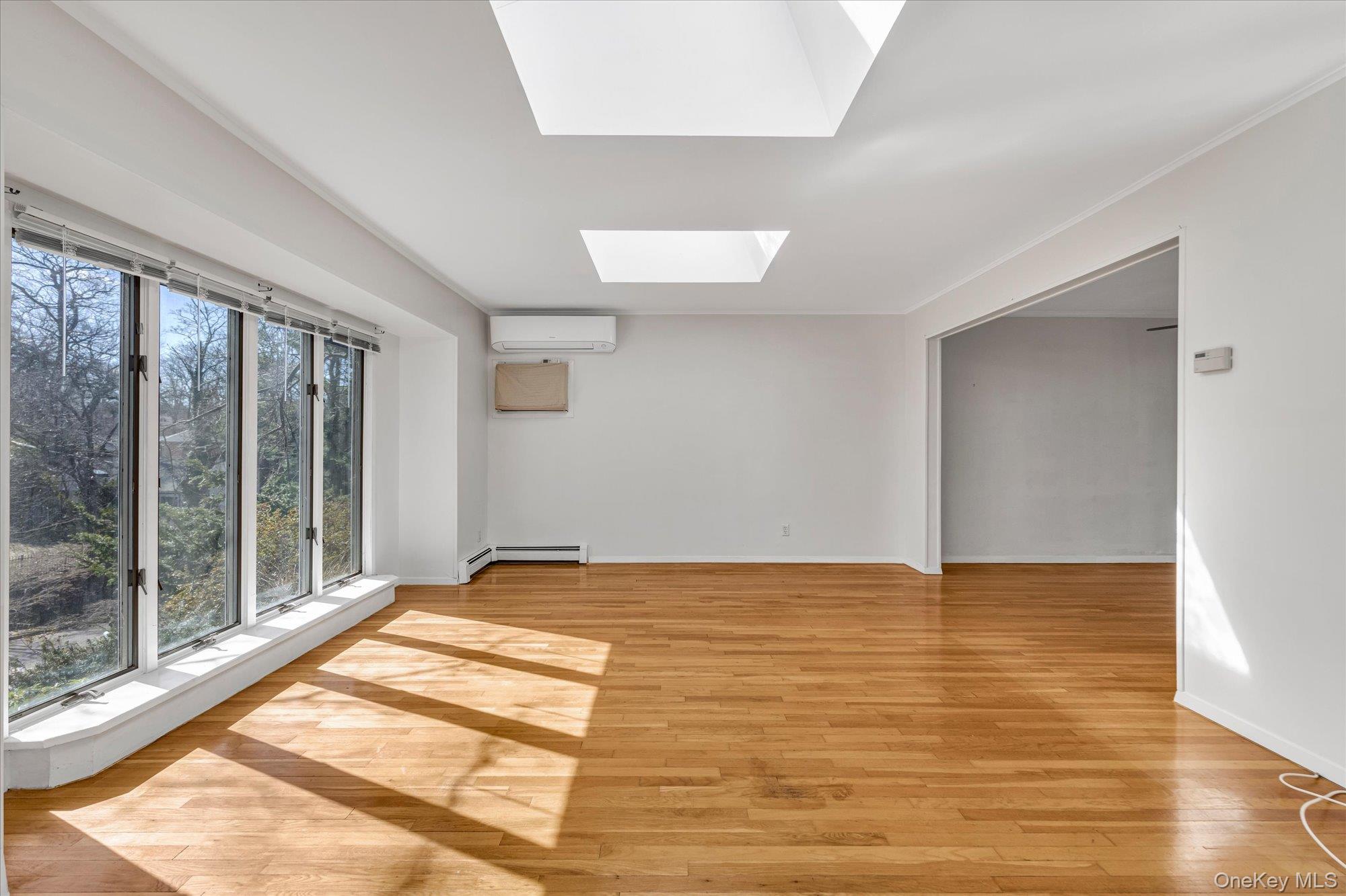 #3 photo, 10 Sycamore Road, Glen Cove , NY 11542