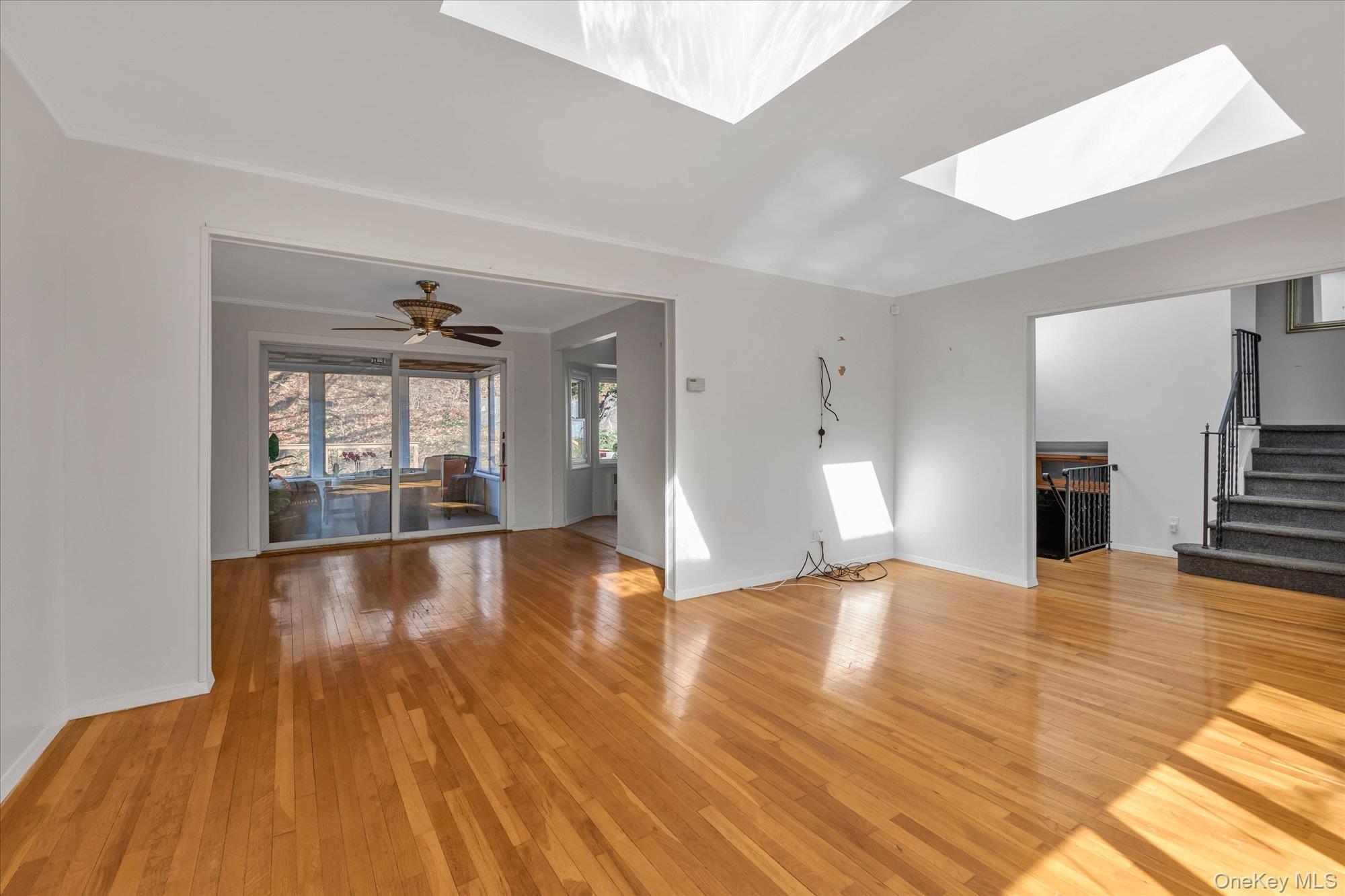 #4 photo, 10 Sycamore Road, Glen Cove , NY 11542