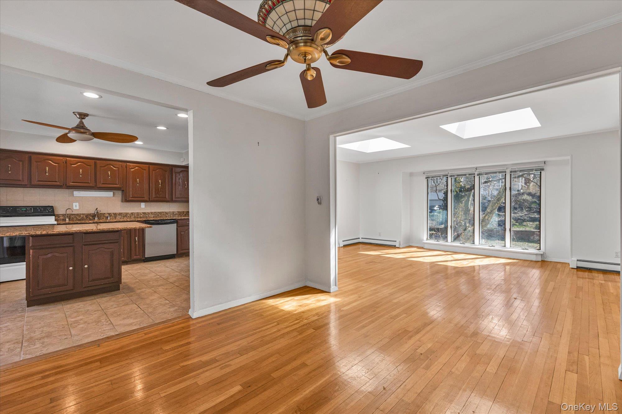 #5 photo, 10 Sycamore Road, Glen Cove , NY 11542