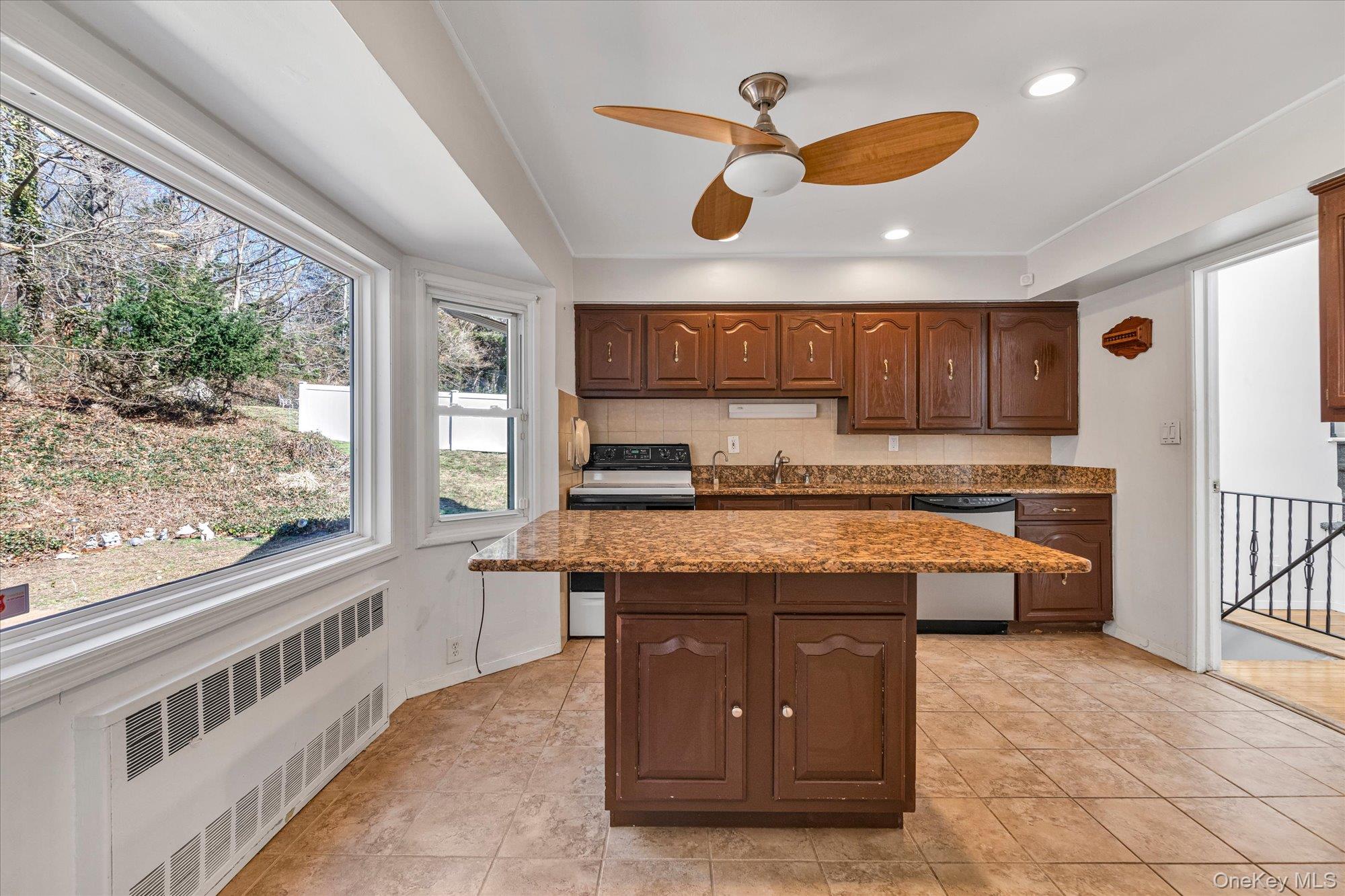 #7 photo, 10 Sycamore Road, Glen Cove , NY 11542