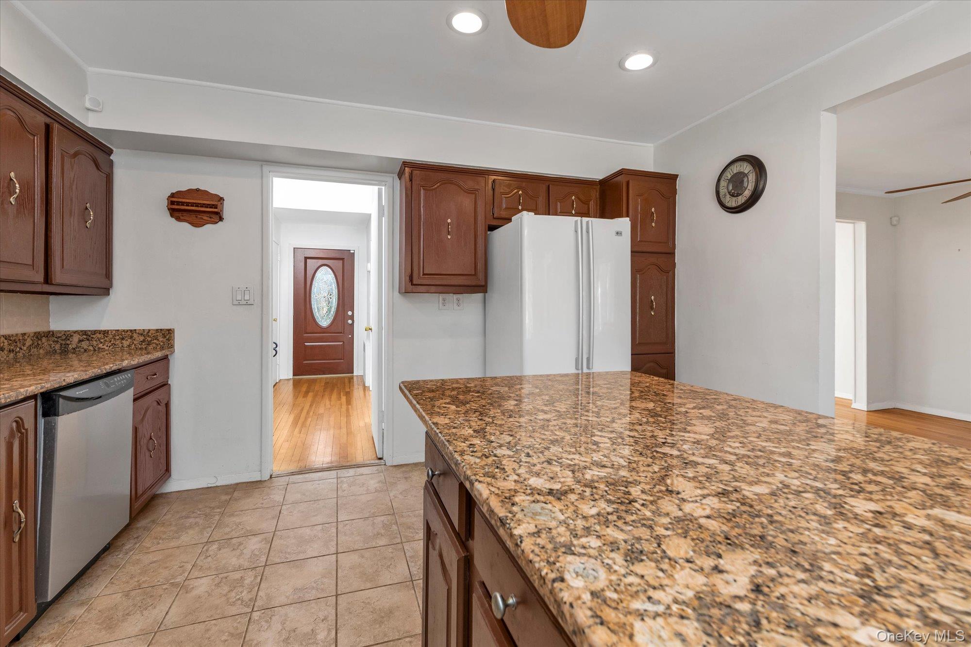 #9 photo, 10 Sycamore Road, Glen Cove , NY 11542