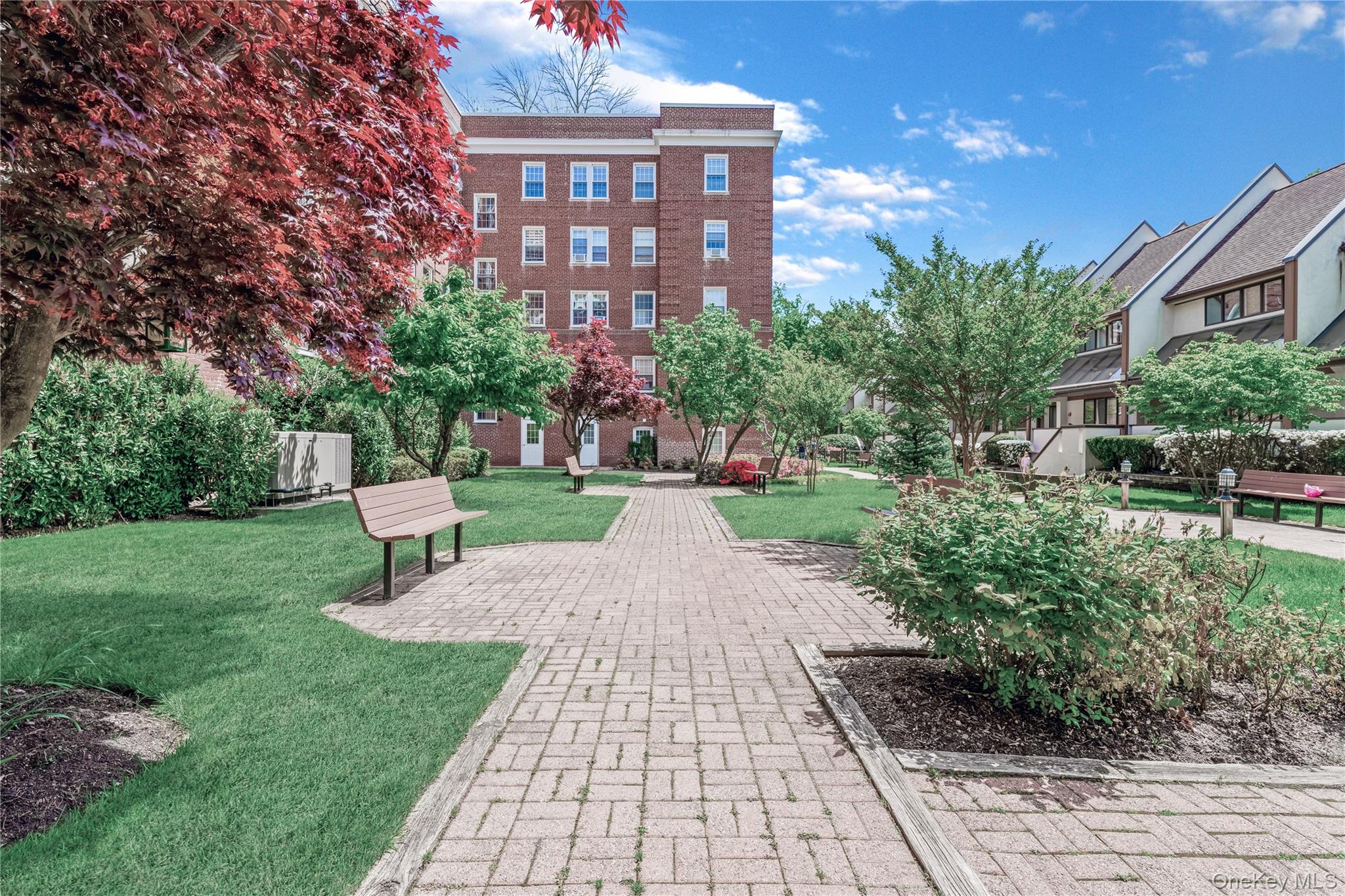 #15 photo, 90 Knightsbridge Road, Great Neck , NY 11021