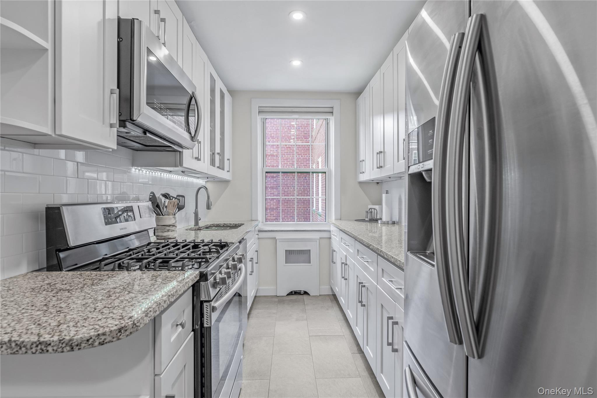 #7 photo, 90 Knightsbridge Road, Great Neck , NY 11021