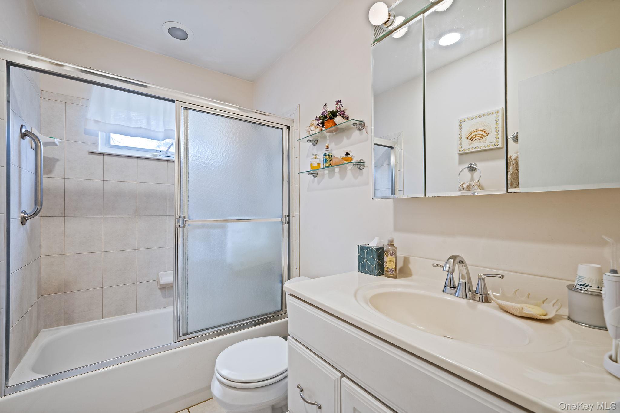 #16 photo, 12 Stewart Circle, সাফোক কাউন্টি Centereach , NY 11720