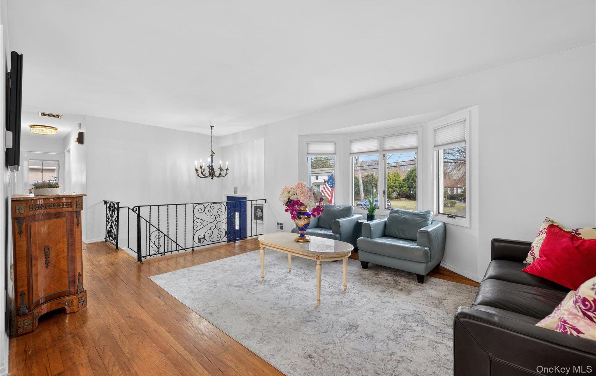 #4 photo, 372 Clay Pitts Road, East Northport , NY 11731