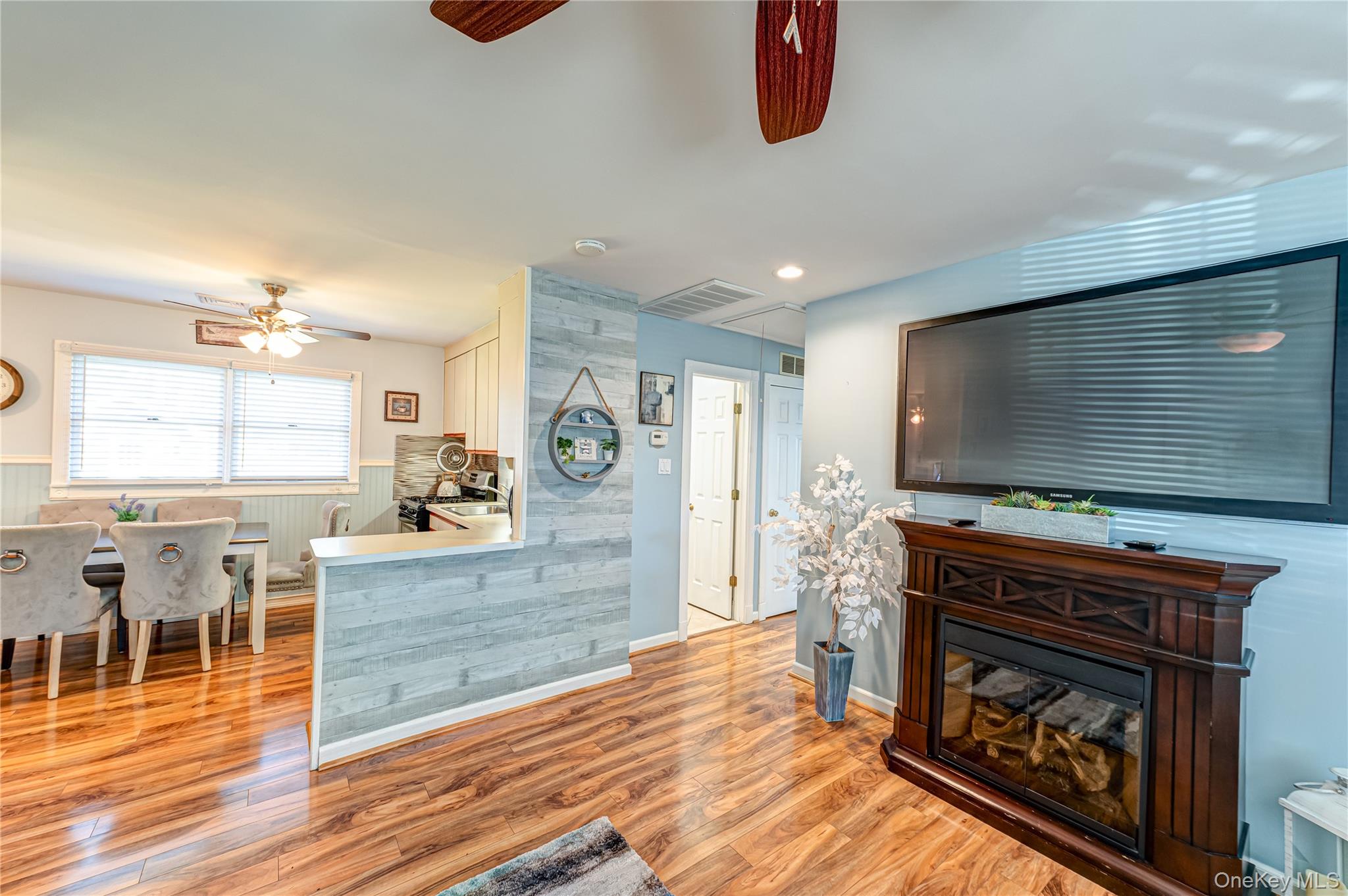 #5 photo, 869 Udall Road, সাফোক কাউন্টি West Islip , NY 11795