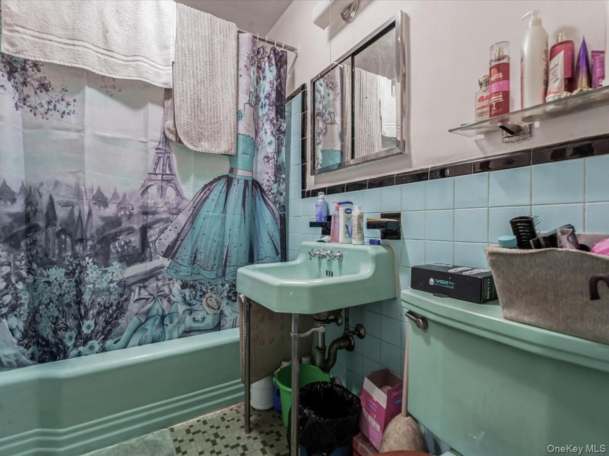 #11 photo, 1969 Edison Avenue, ব্রঙ্কস Bronx , NY 10461