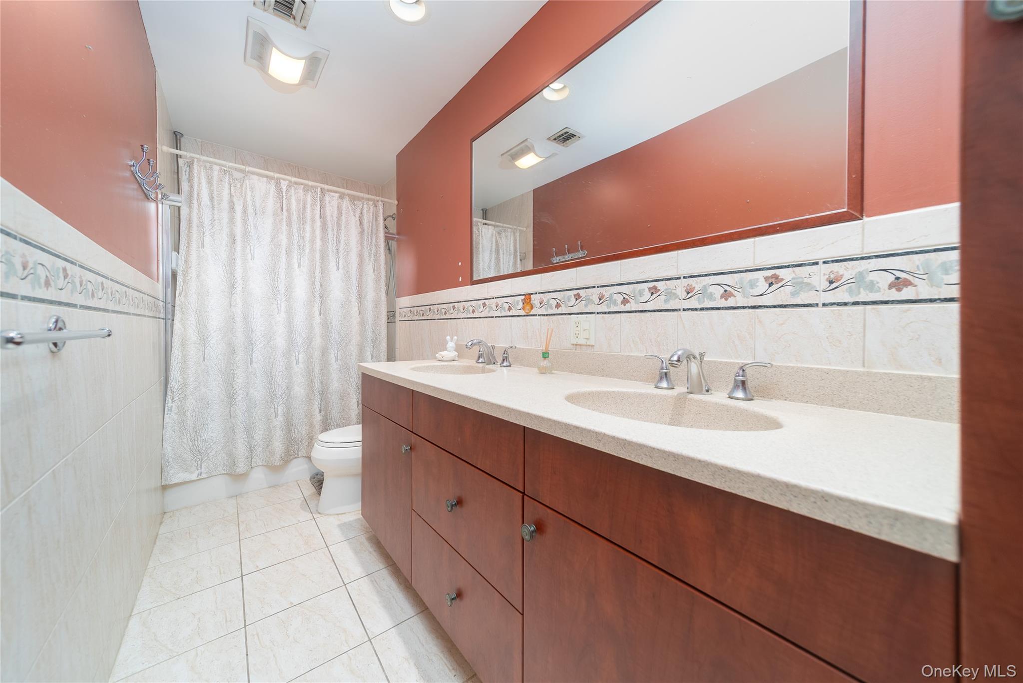 #12 photo, 2544 New York Avenue, Huntington , NY 11747