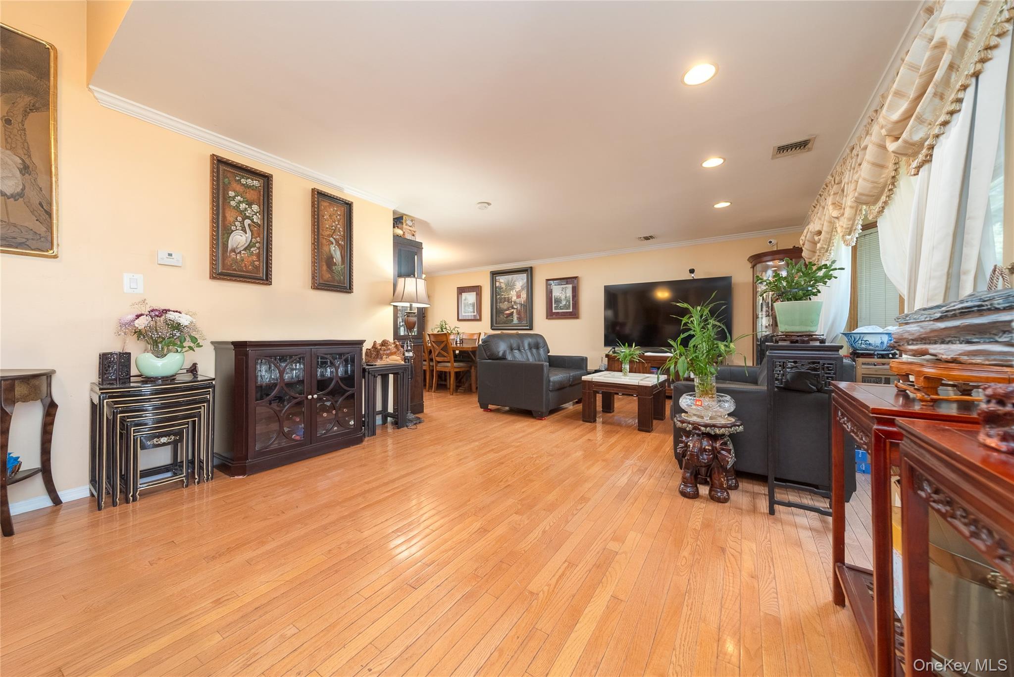 #3 photo, 2544 New York Avenue, Huntington , NY 11747
