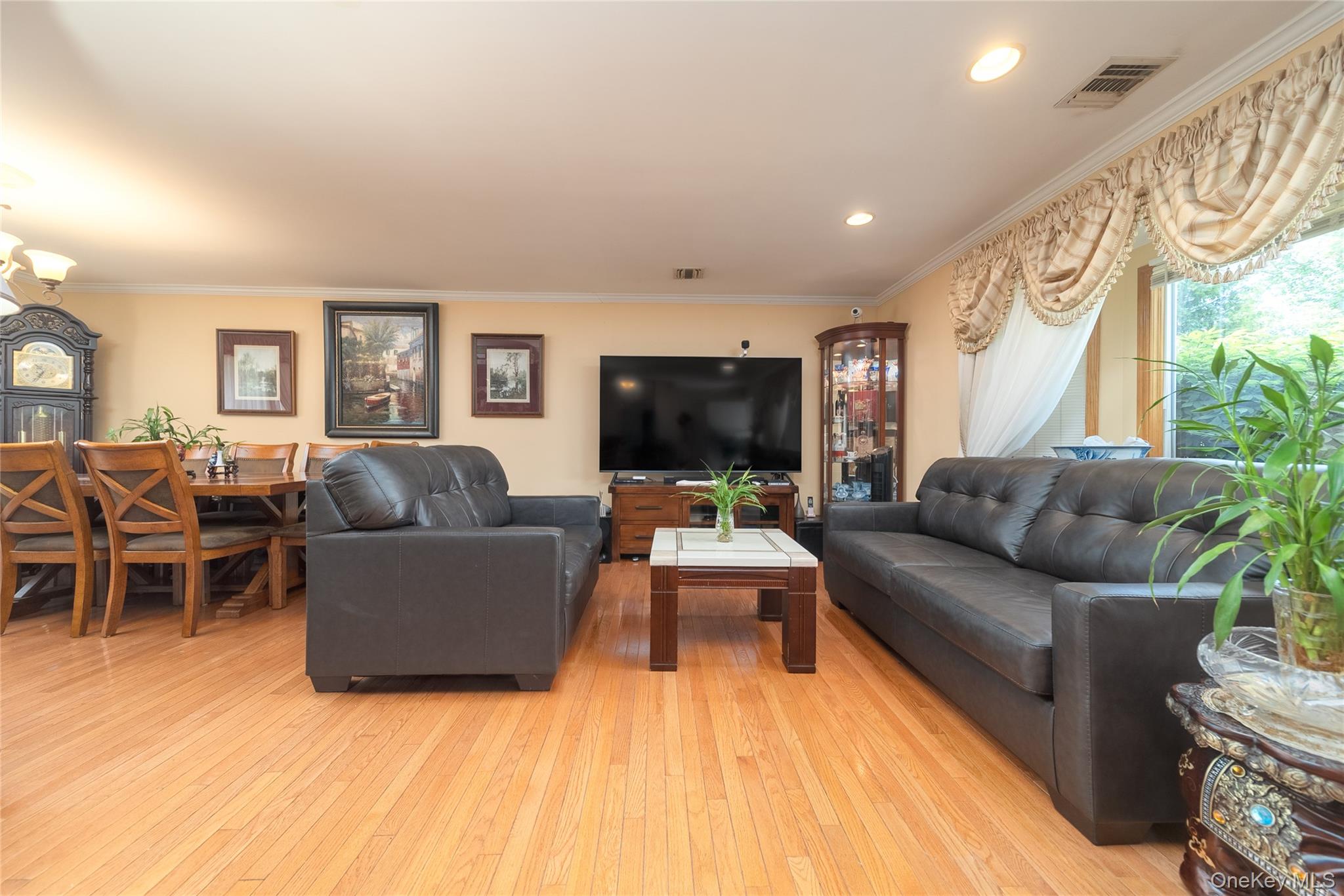 #5 photo, 2544 New York Avenue, Huntington , NY 11747