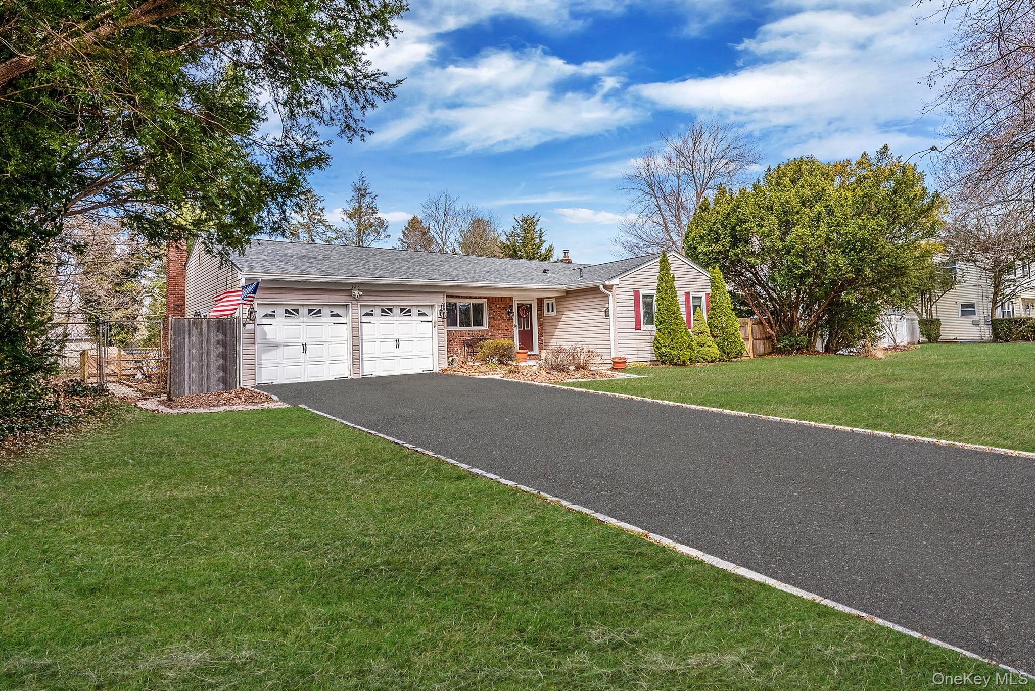 #2 photo, 365 Clay Pitts Road, सफ़ोक काउंटी East Northport , NY 11731