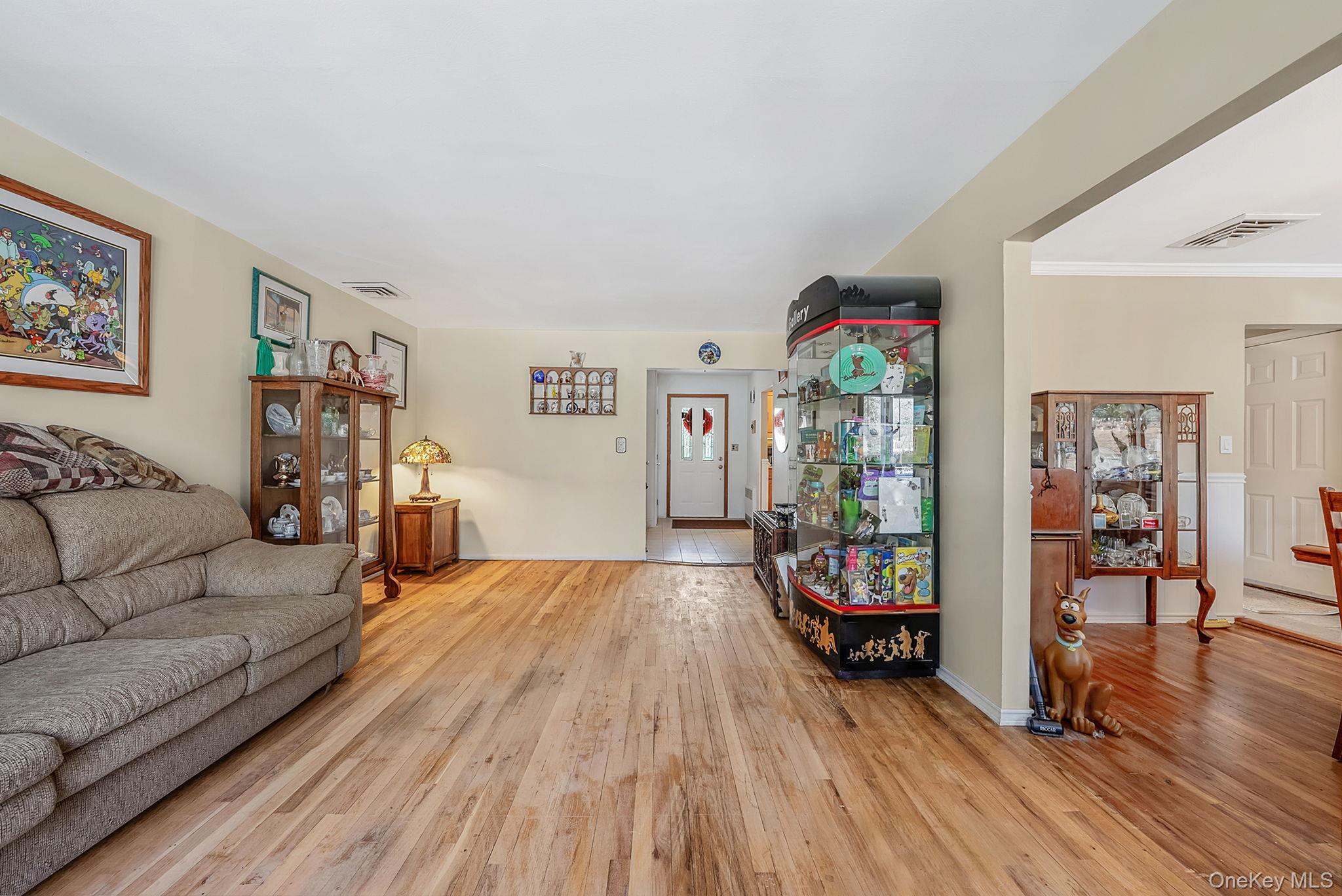 #8 photo, 365 Clay Pitts Road, सफ़ोक काउंटी East Northport , NY 11731