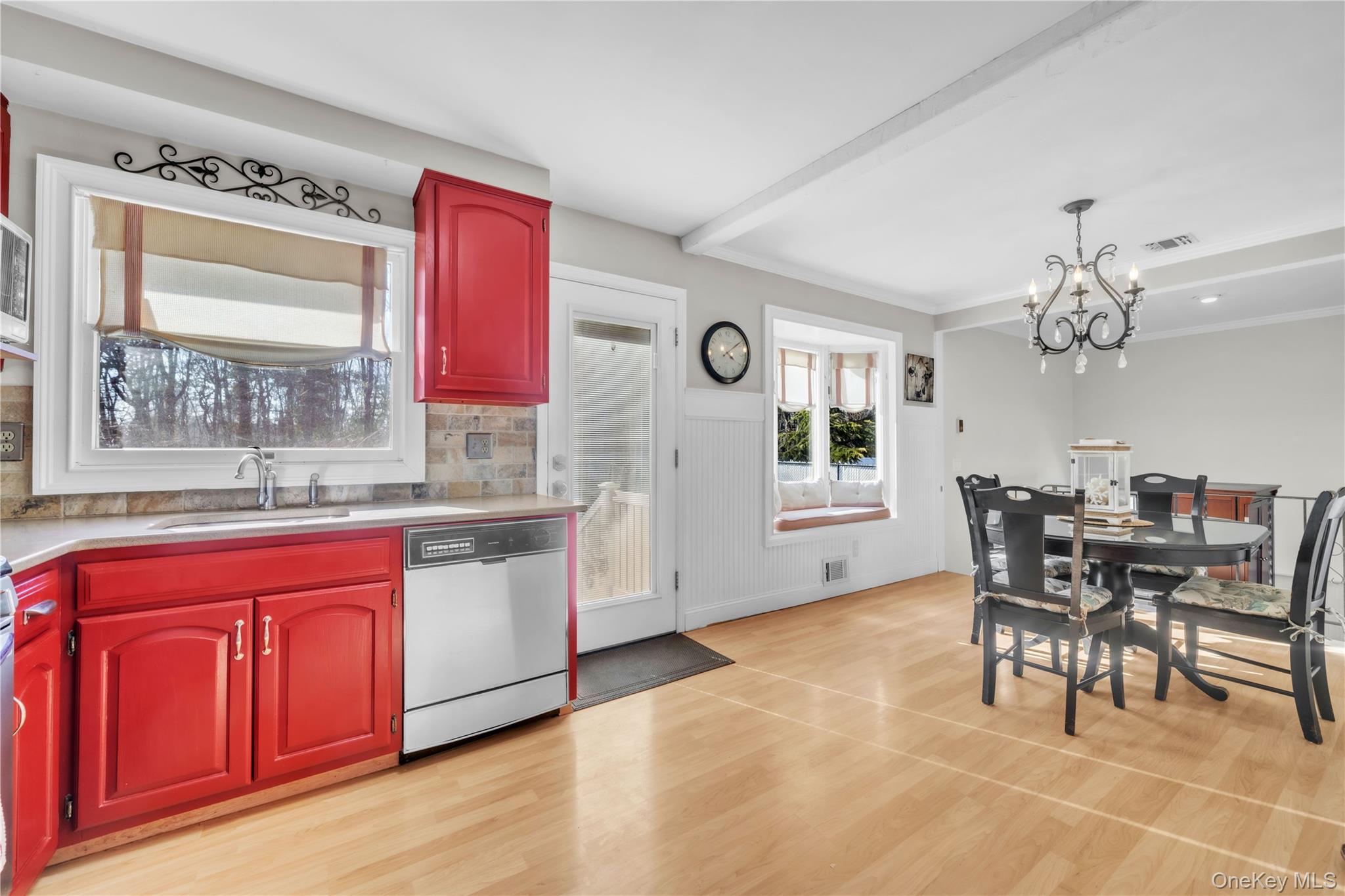 #11 photo, 1408 Saint Louis Avenue, সাফোক কাউন্টি Bay Shore , NY 11706