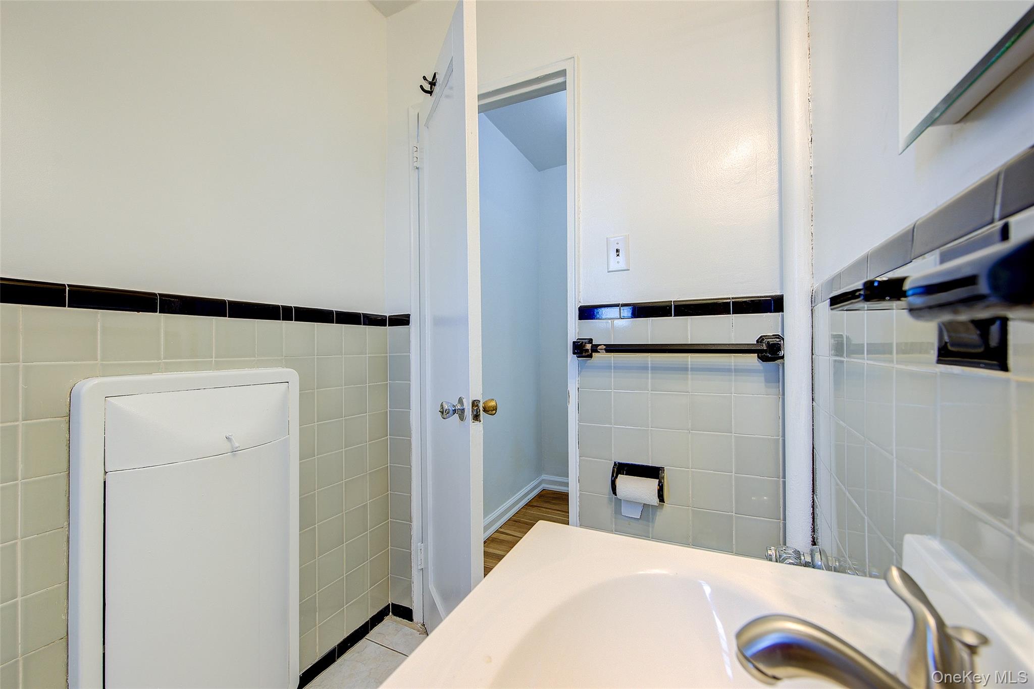 #18 photo, 3727 86th Street, Jackson Heights , NY 11372