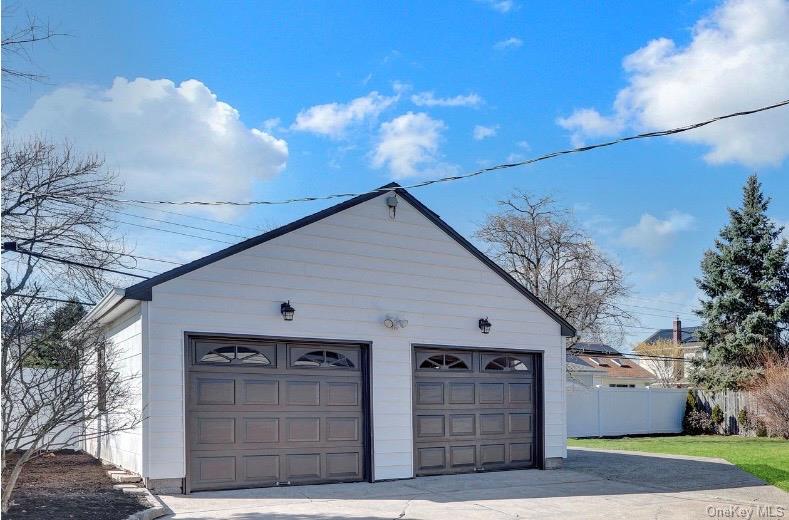 #17 photo, 19 Gardenia Drive, Commack , NY 11725