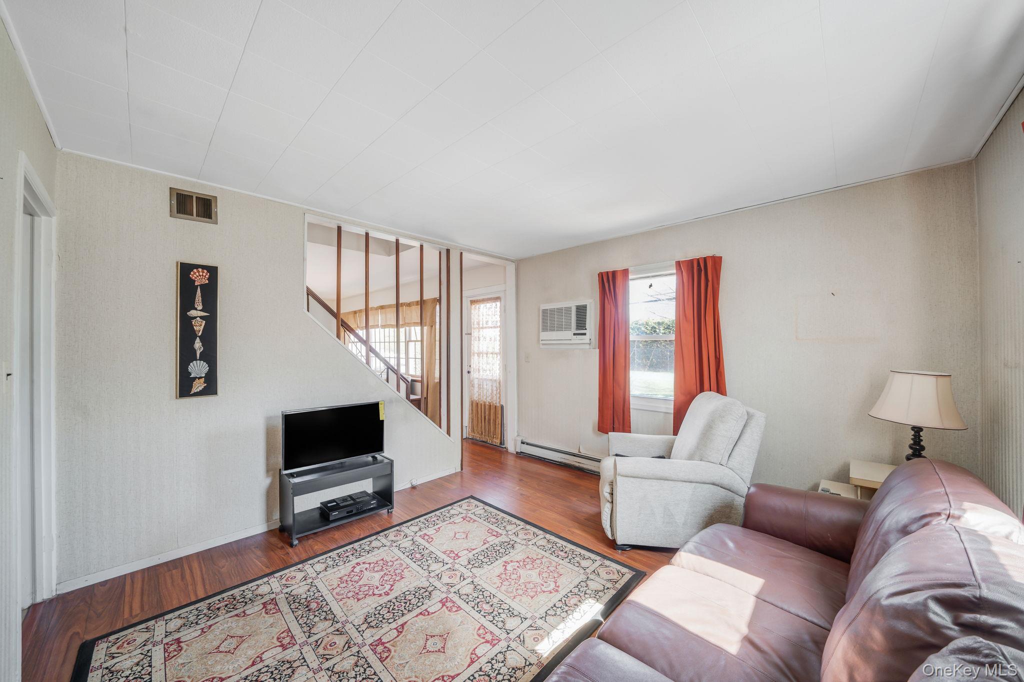 #12 photo, 7 Woodpecker Lane, Levittown , NY 11756