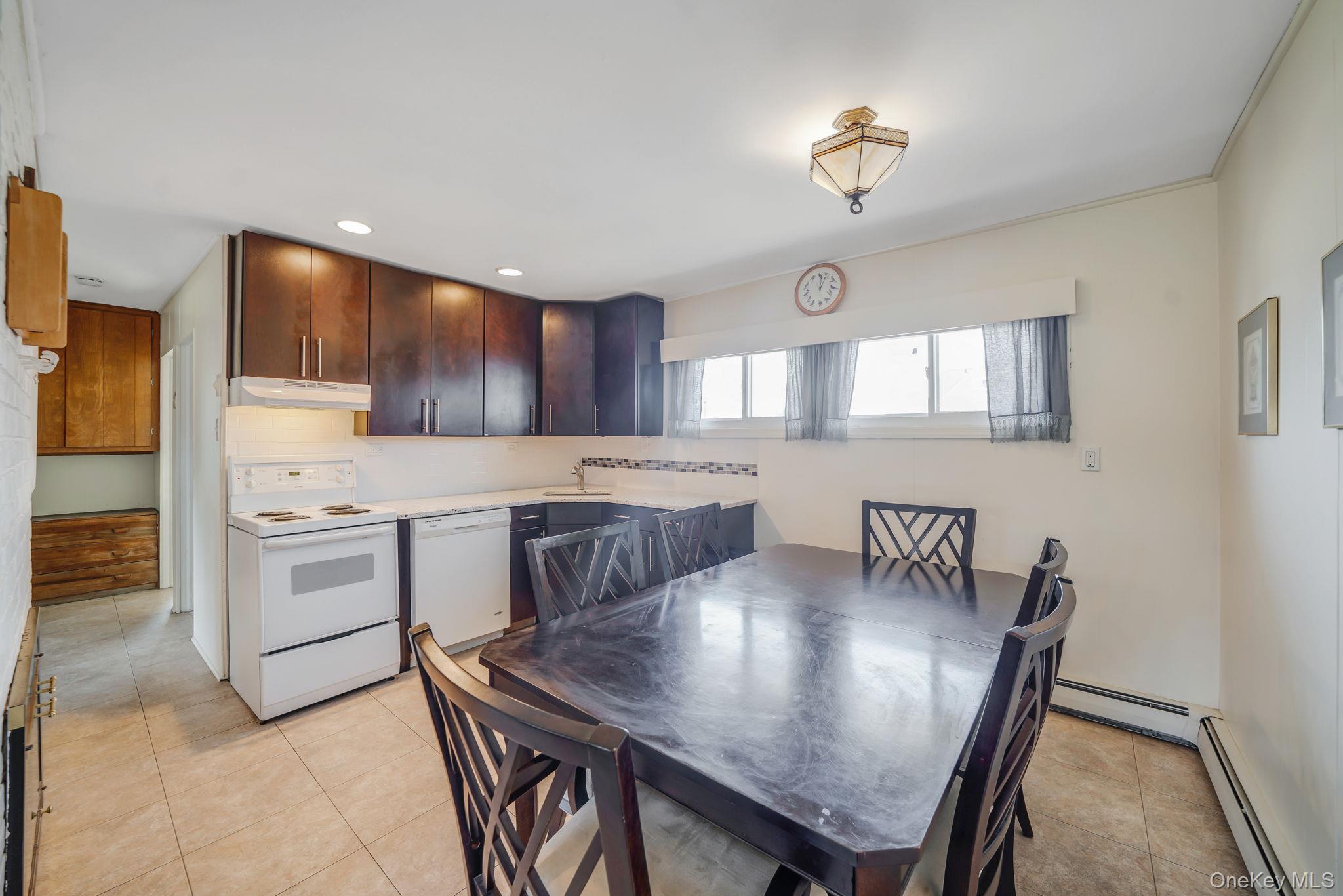 #4 photo, 7 Woodpecker Lane, Levittown , NY 11756