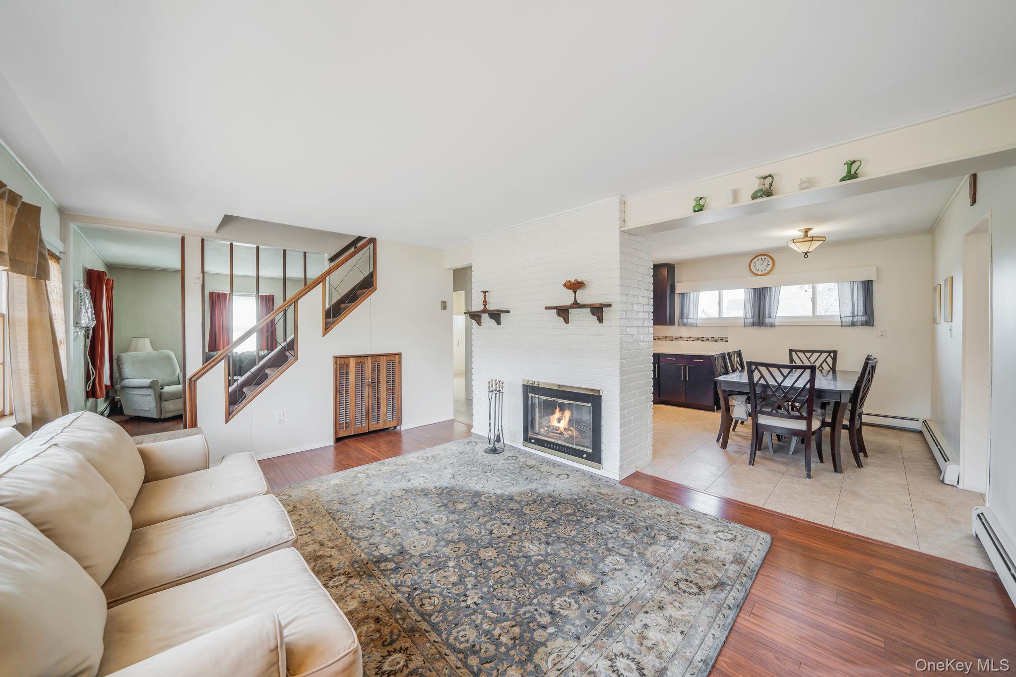 #8 photo, 7 Woodpecker Lane, Levittown , NY 11756