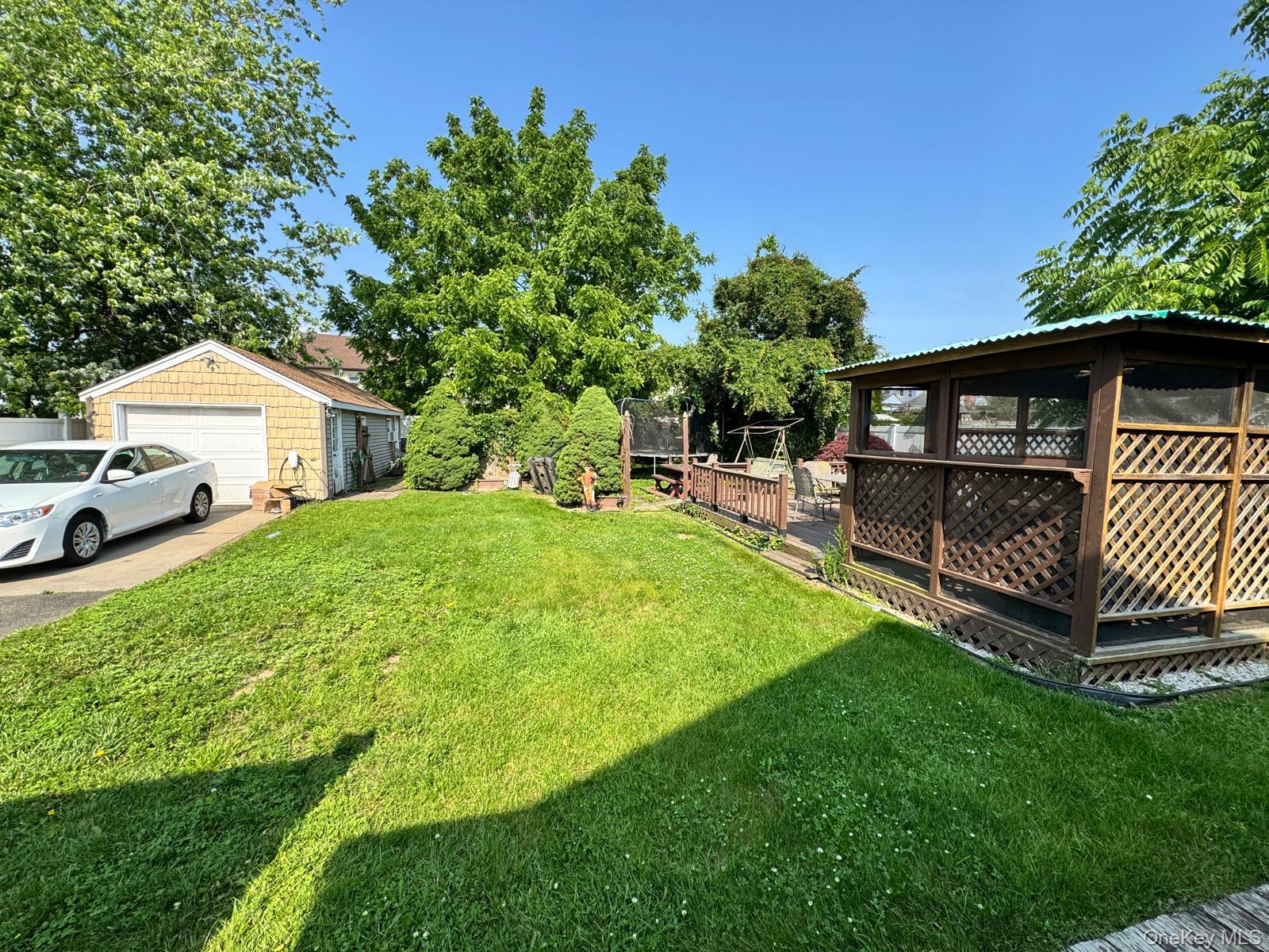 #2 photo, 318 Felter Avenue, Hewlett , NY 11557