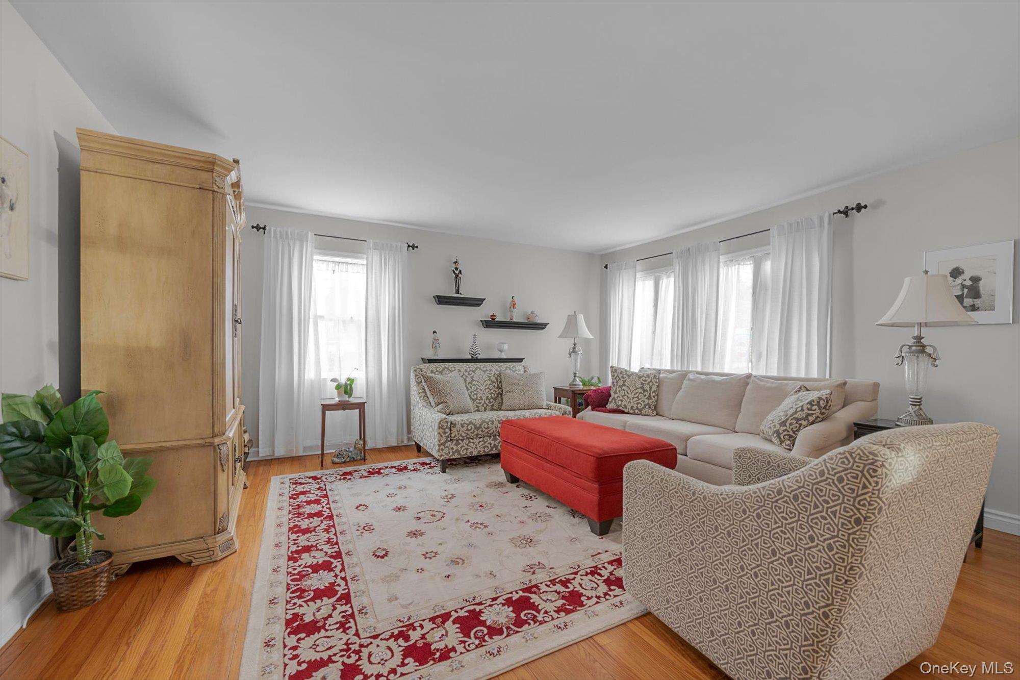 #4 photo, 19 Birchwood Drive, সাফোক কাউন্টি South Huntington , NY 11746