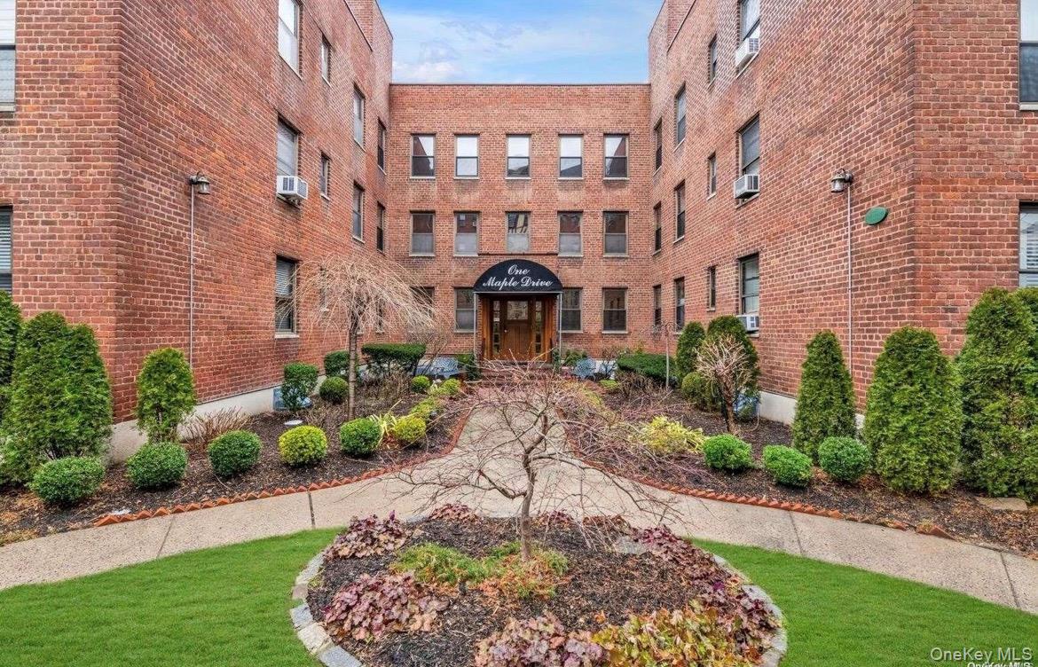 #1 photo, 1 Maple Drive, Great Neck , NY 11021