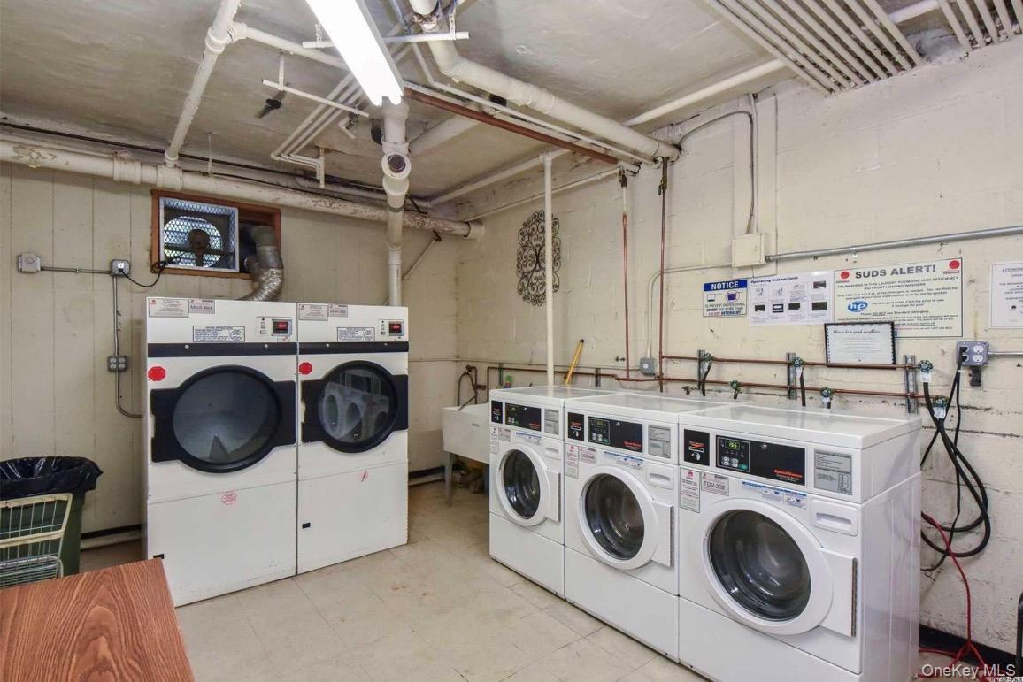 #11 photo, 1 Maple Drive, Great Neck , NY 11021