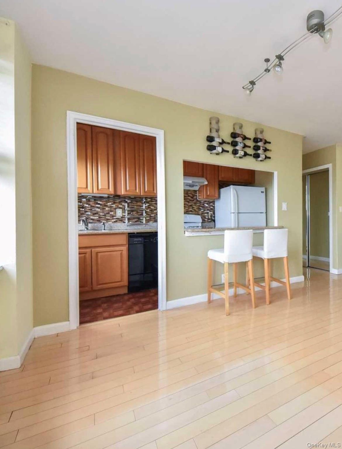 #4 photo, 1 Maple Drive, Great Neck , NY 11021