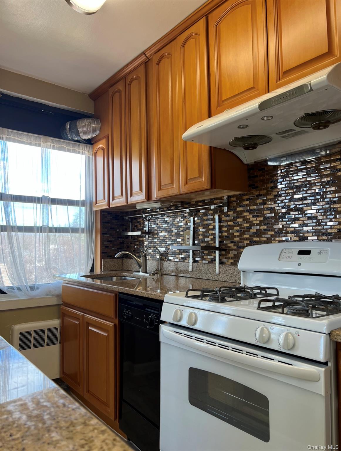 #5 photo, 1 Maple Drive, Great Neck , NY 11021