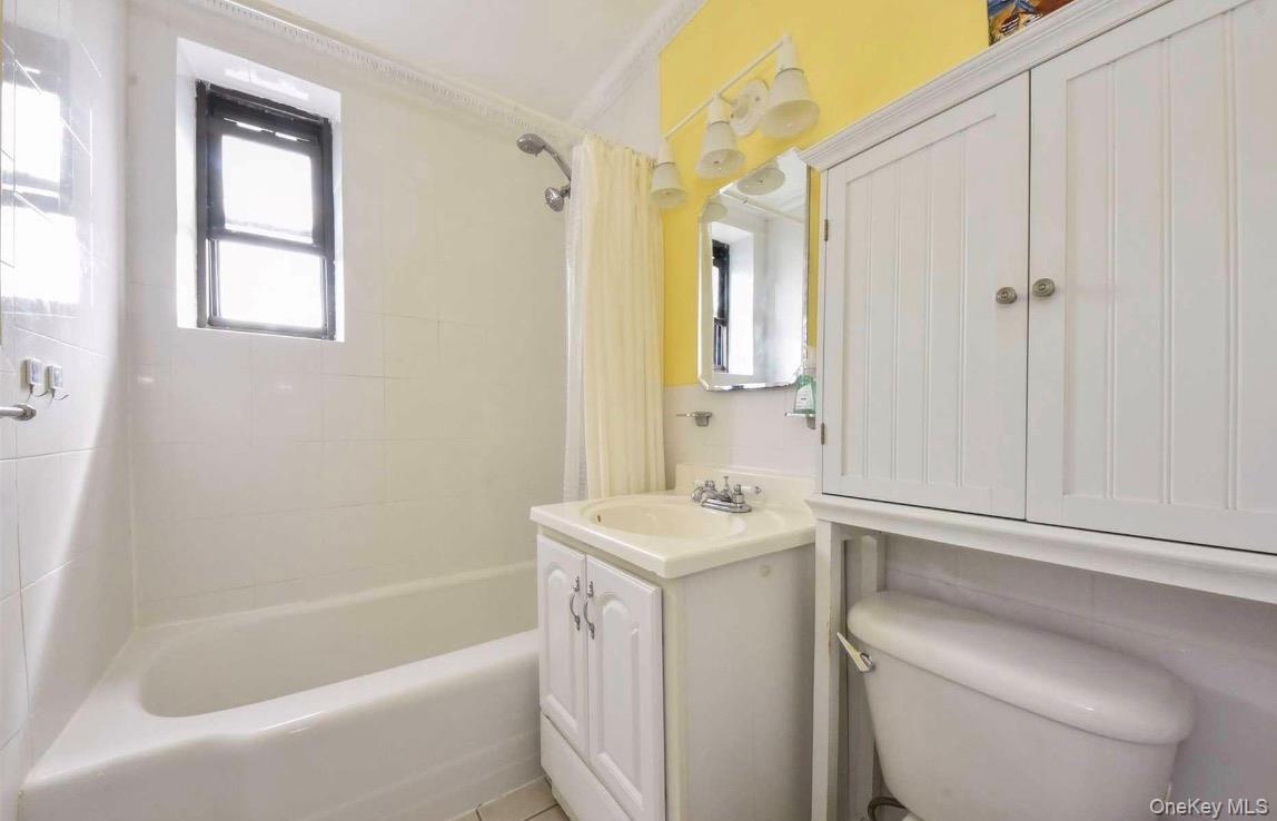 #7 photo, 1 Maple Drive, Great Neck , NY 11021