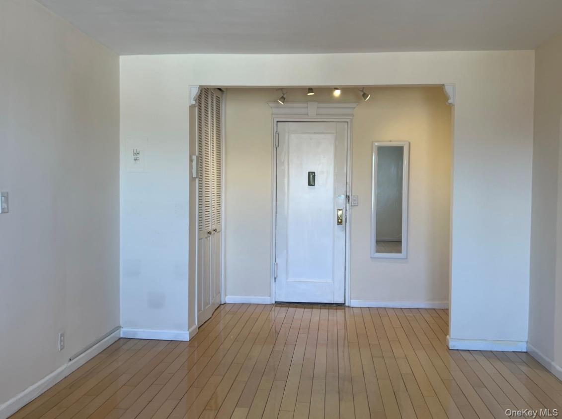 #9 photo, 1 Maple Drive, Great Neck , NY 11021