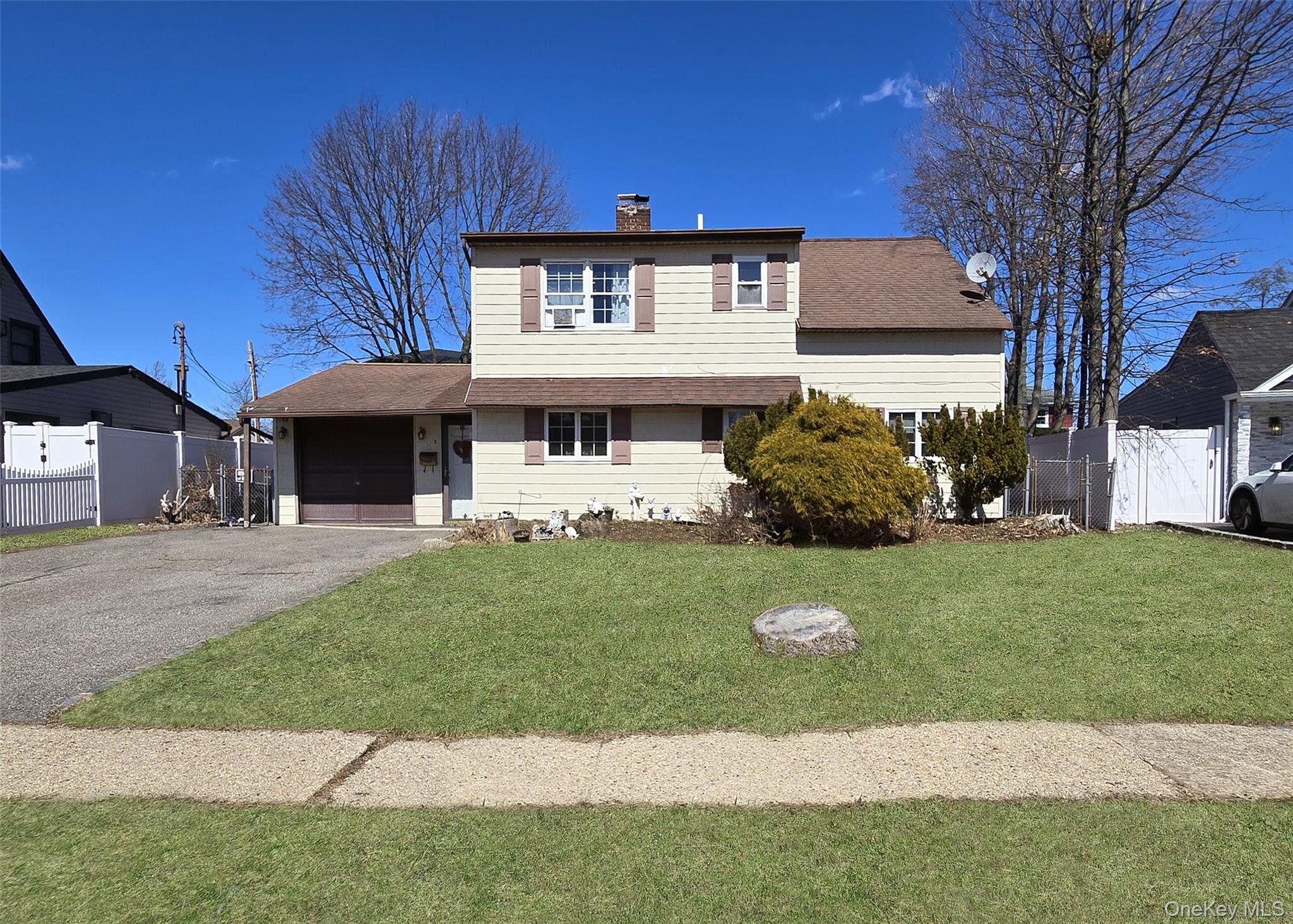 #1 photo, 5 South Lane, Levittown , NY 11756