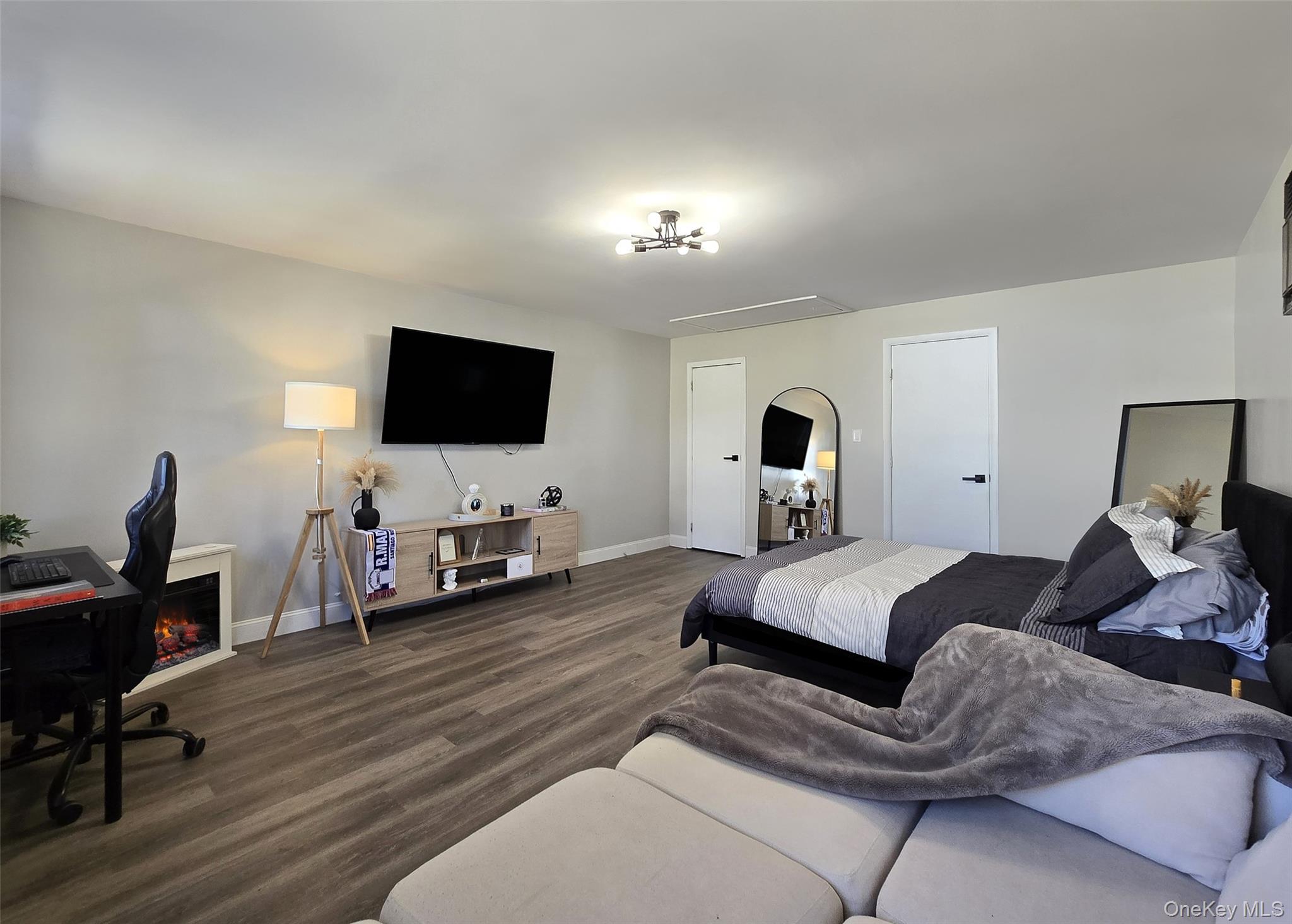 #16 photo, 5 South Lane, Levittown , NY 11756