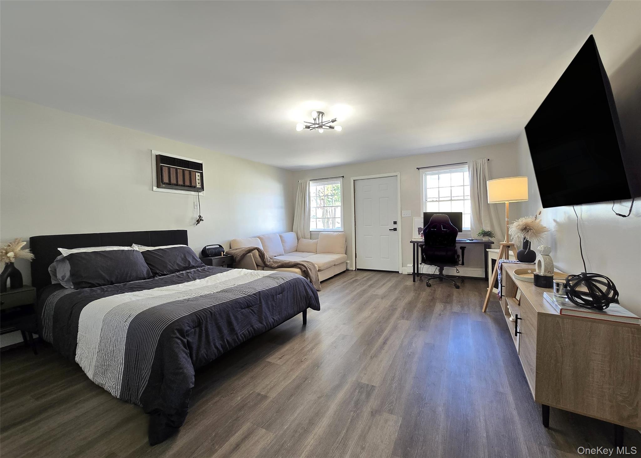 #17 photo, 5 South Lane, Levittown , NY 11756