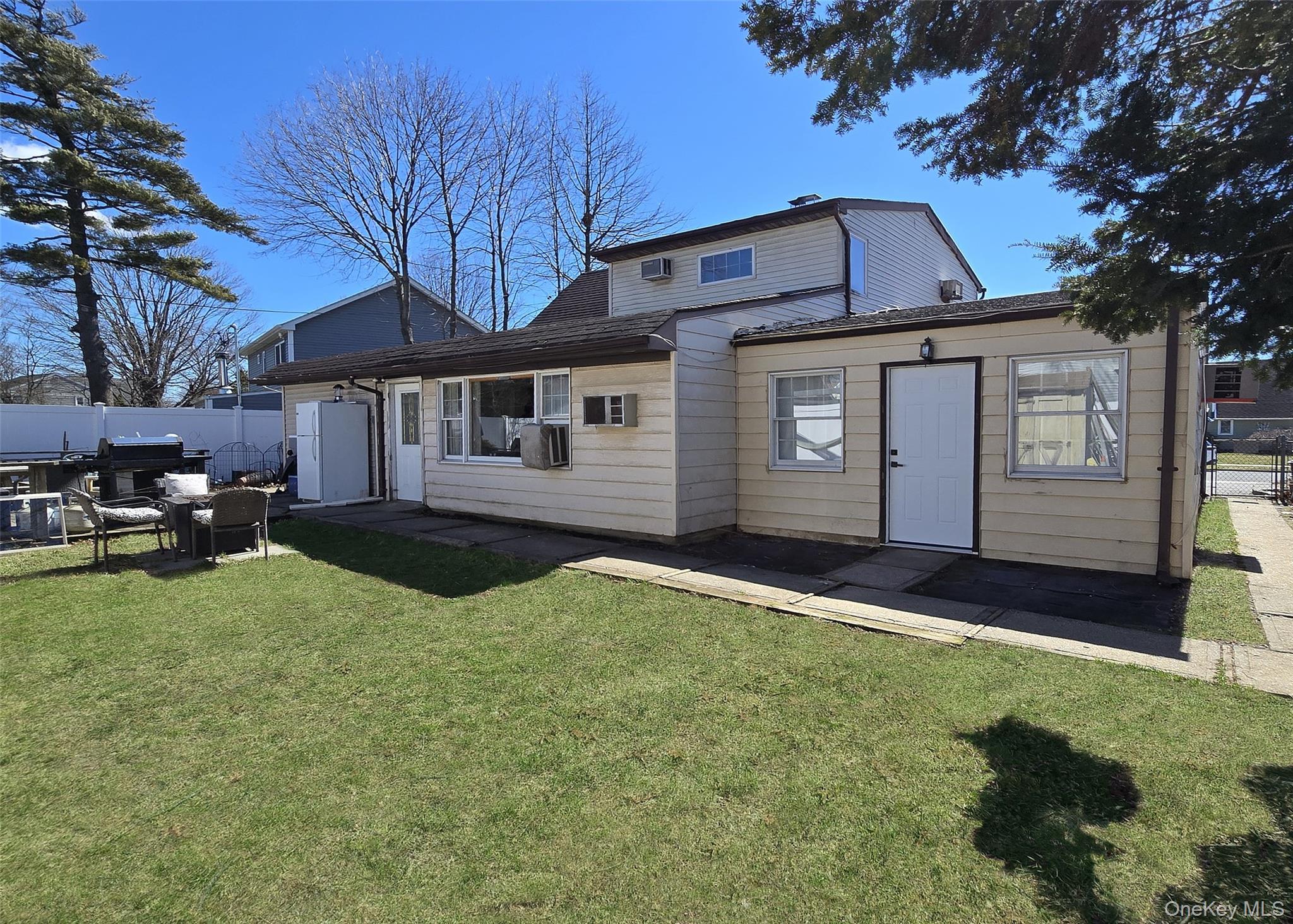 #19 photo, 5 South Lane, Levittown , NY 11756