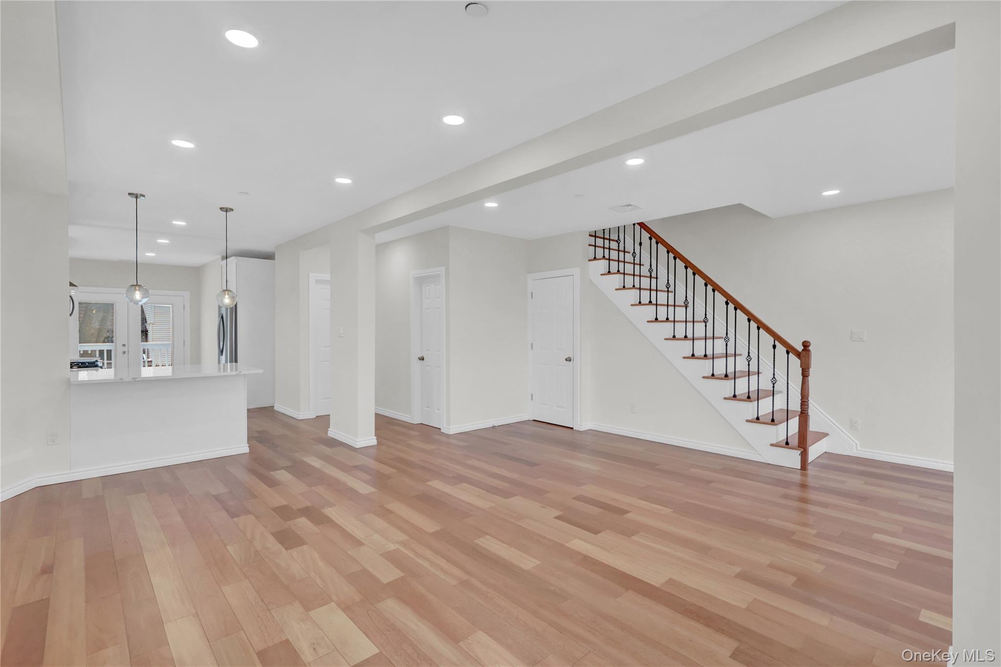 #5 photo, 1010 California Place, Island Park , NY 11558