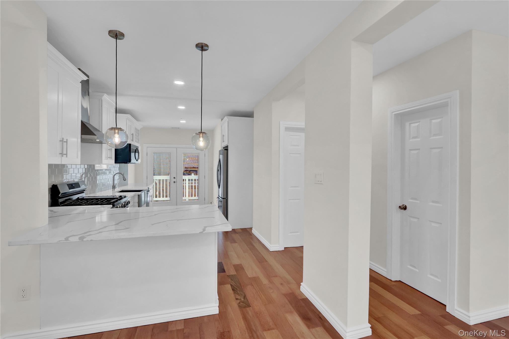 #8 photo, 1010 California Place, Island Park , NY 11558