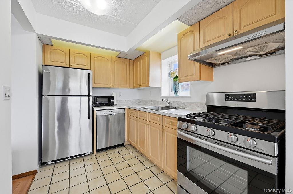 #6 photo, 133-36 41st Road, Flushing , NY 11355